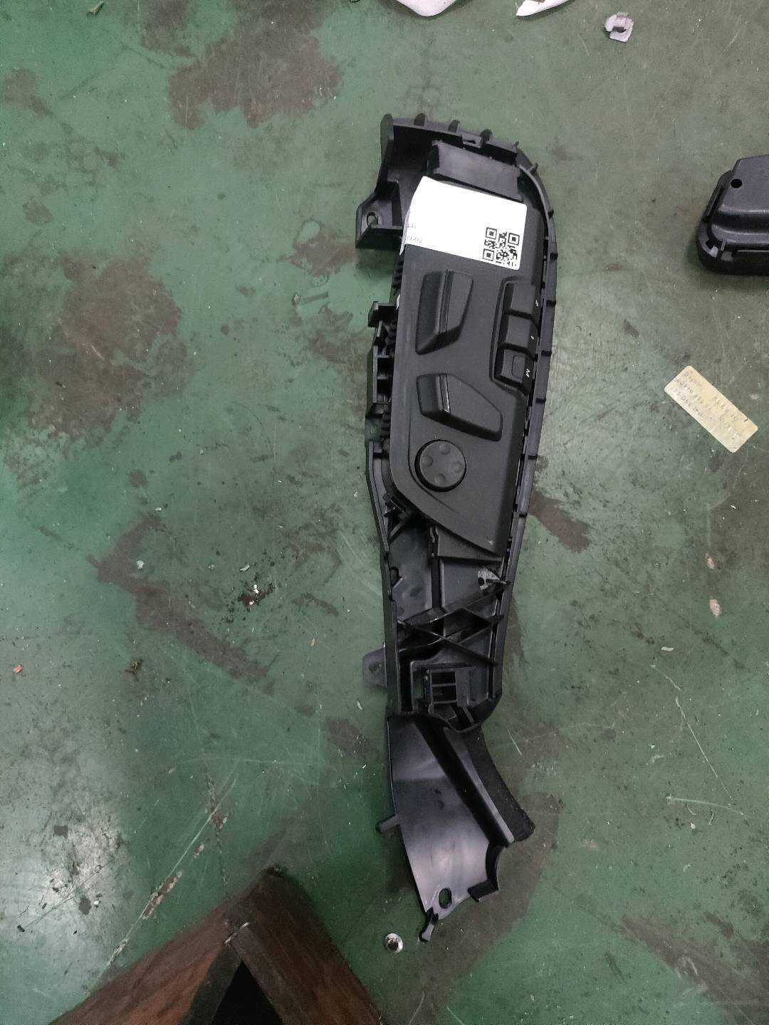 61319347453 驾驶员座椅调节开关