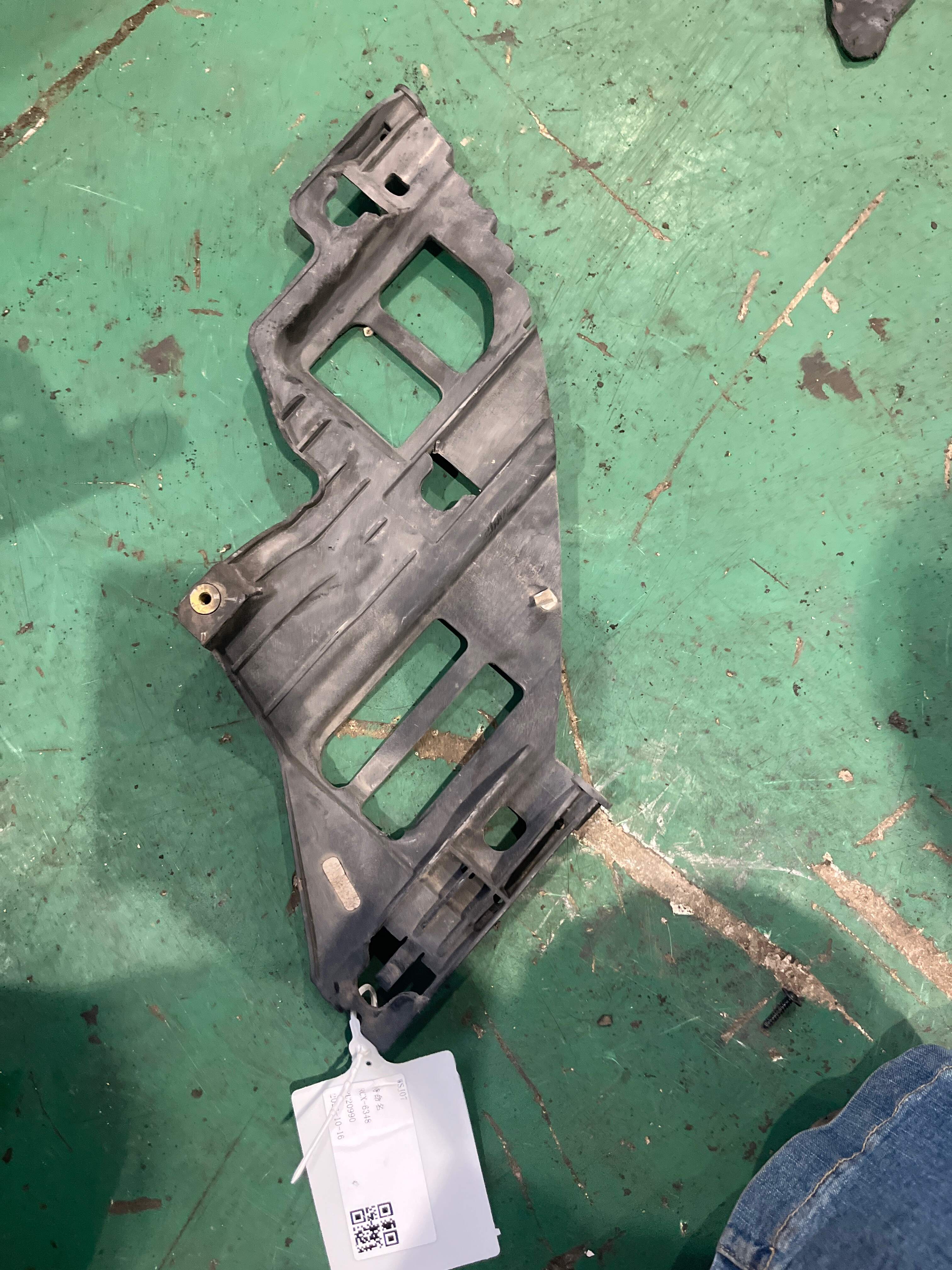 5K0807228A Front Bumper Bracket, Right