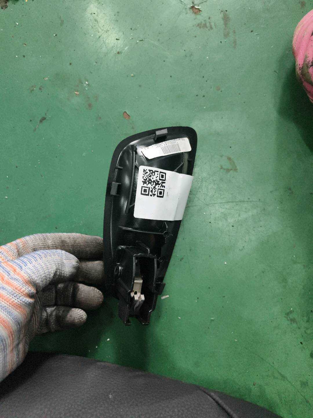 51216980095 前门内拉手(左)