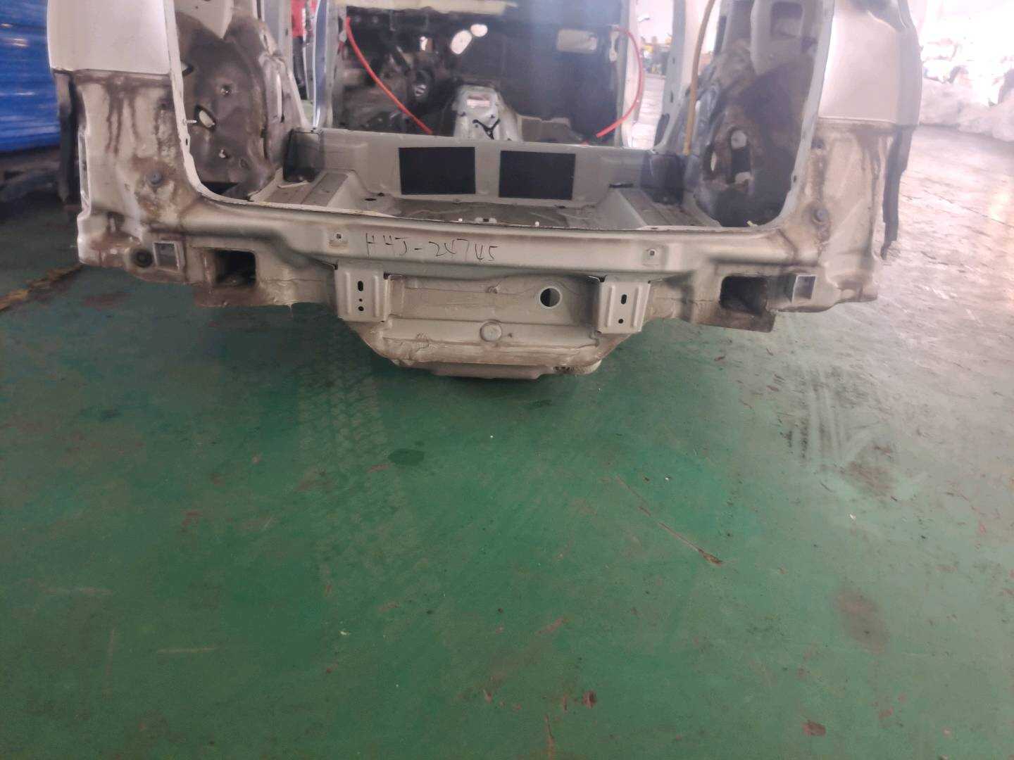 8R0813303 后围板外板