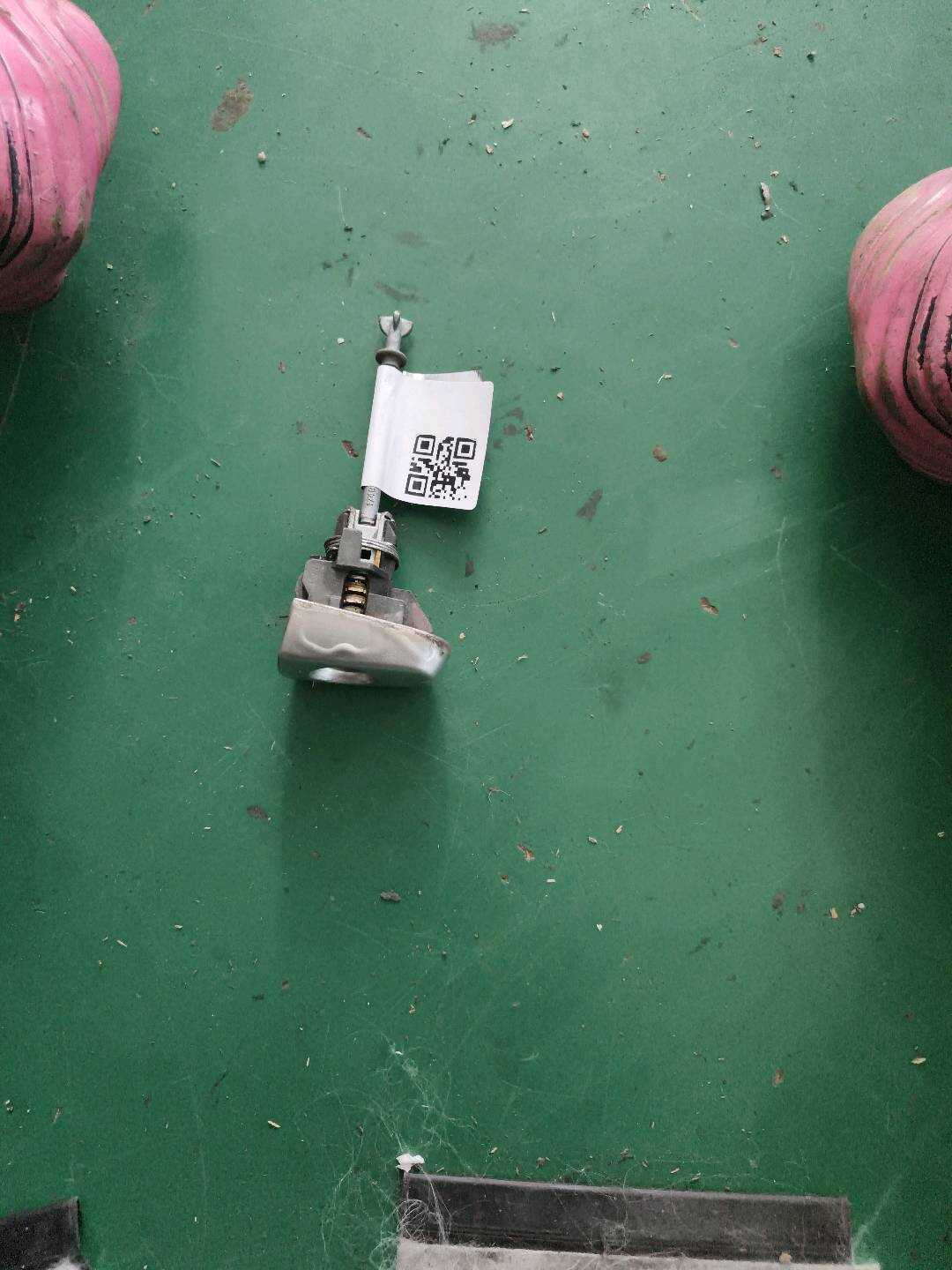 690510D110 Front Door Lock Cylinder, Right