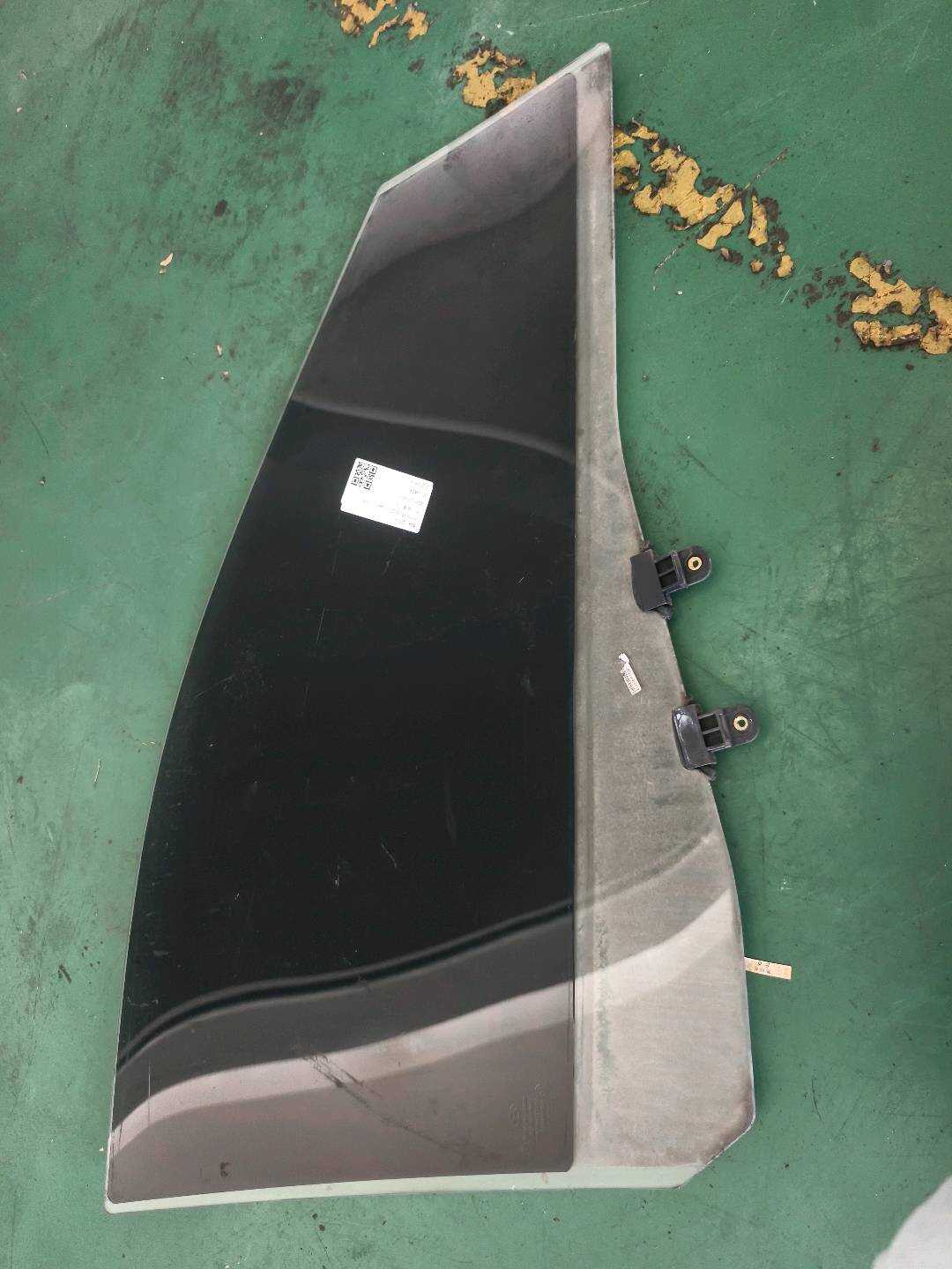824112Z000 前门玻璃（左）