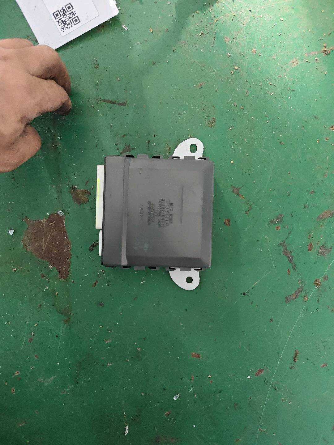 892220N010 Front Door Latch System Module, Right