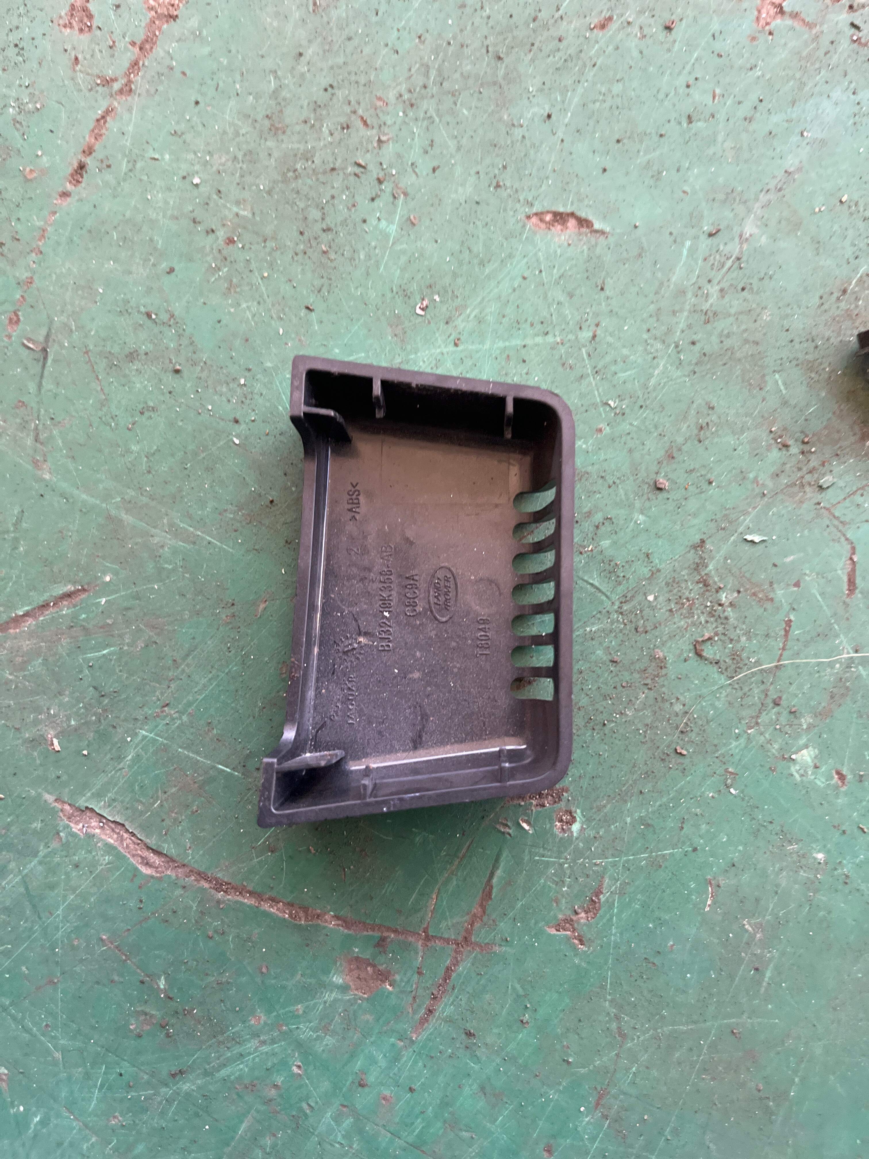 LR025376 Protective Cover