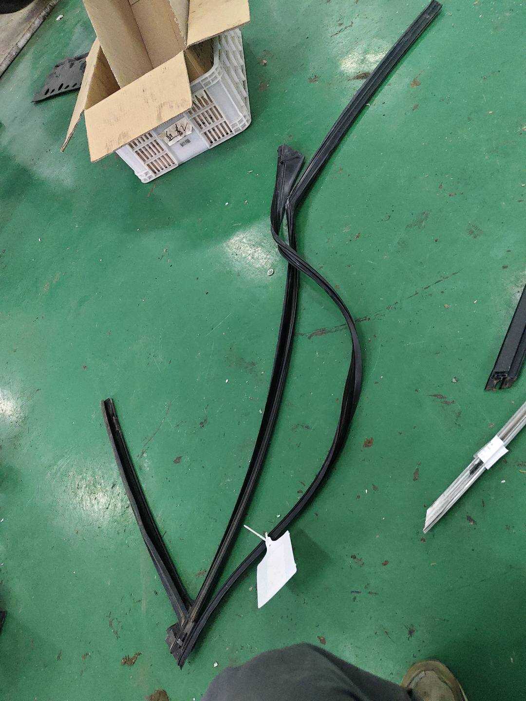 51337336963 Front Left Door Glass Run Channel