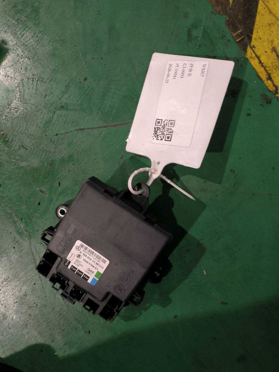 A1698203185 后车门控制单元(左)
