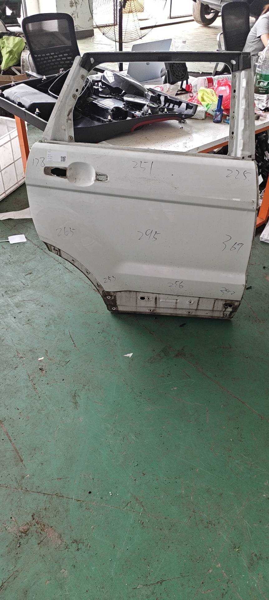 LR028556 Rear Door Shell, Right