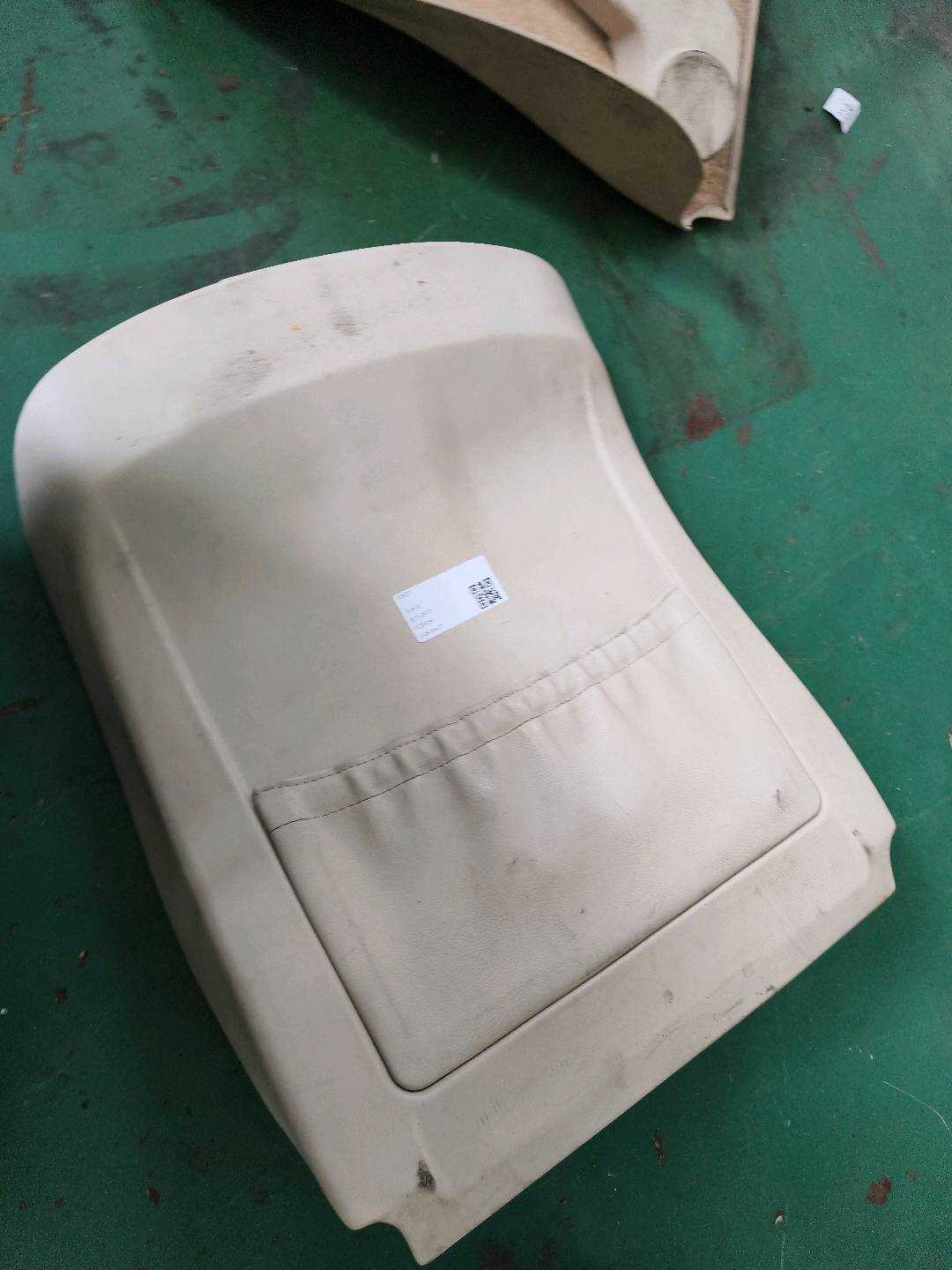 52107124835 副驾驶员座椅靠背骨架护面