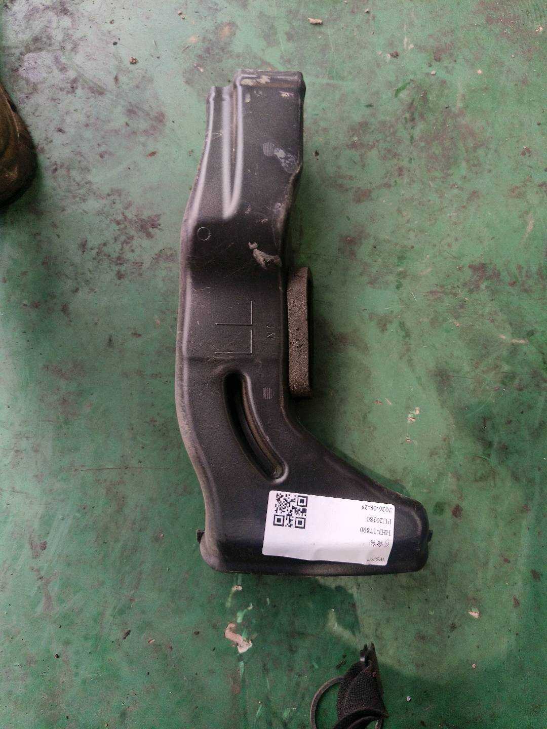 64227075484 后座加热管道