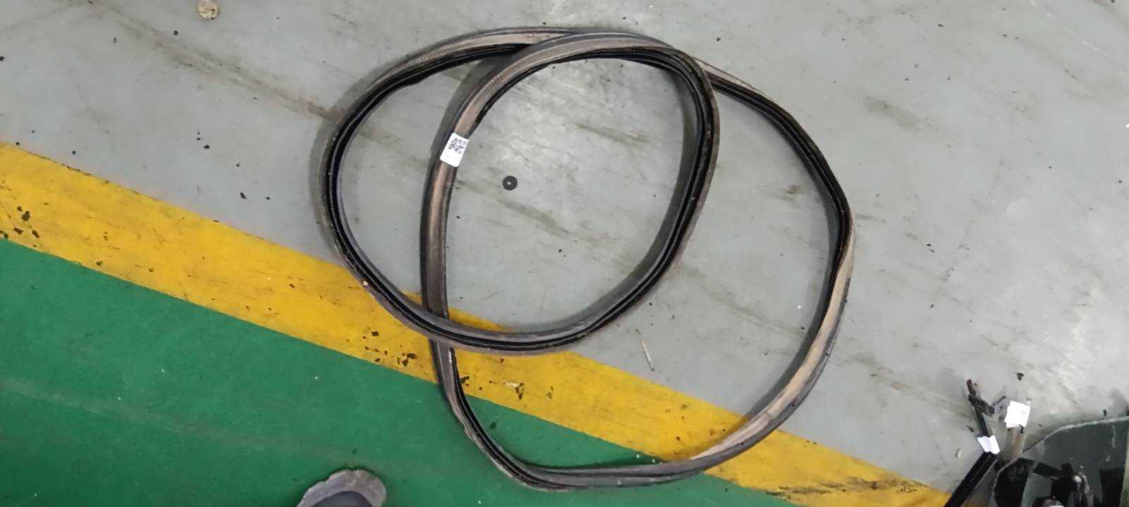 10324059 Trunk Lid Seal Strip