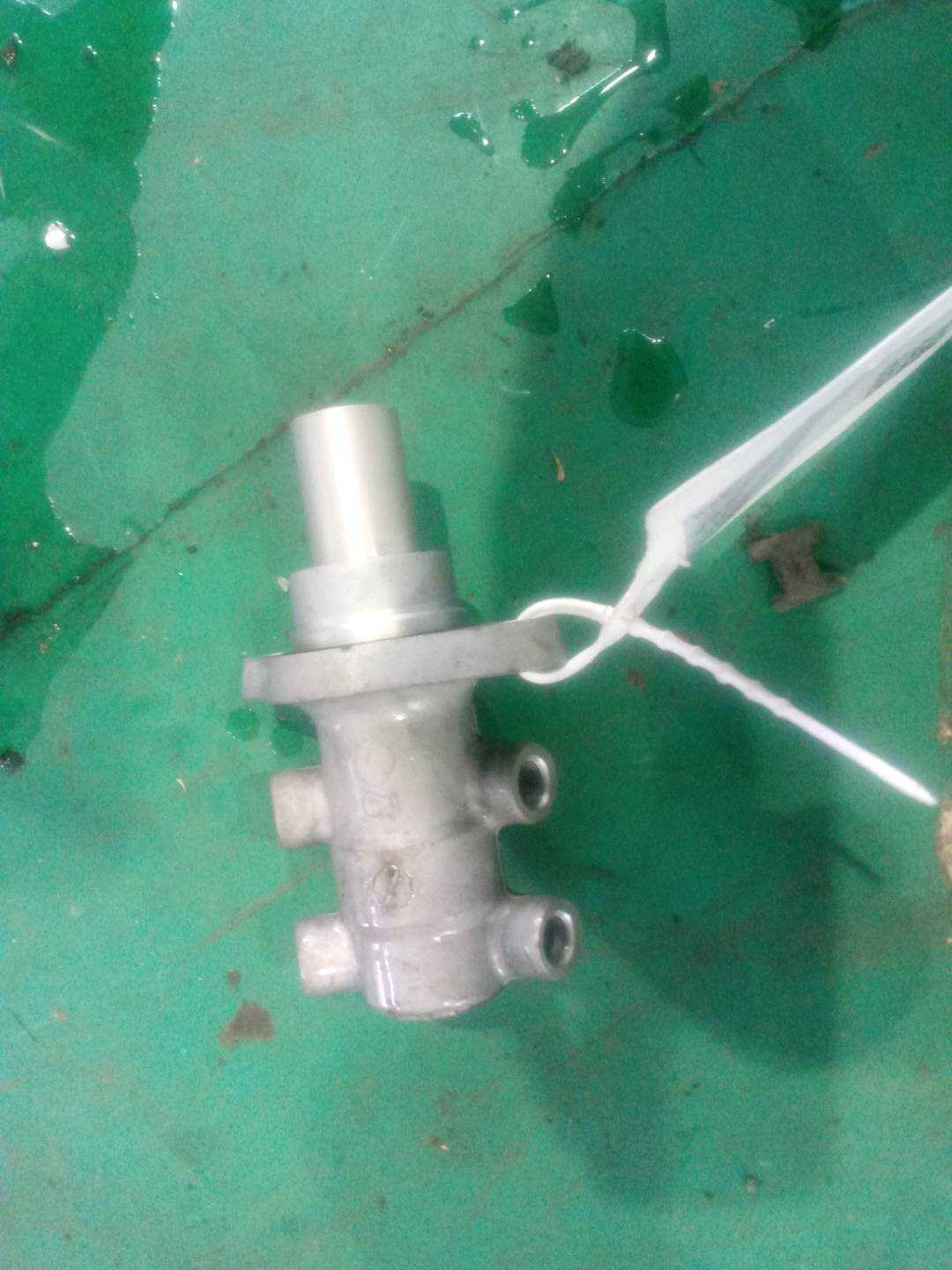 C2D11022 Brake Master Cylinder