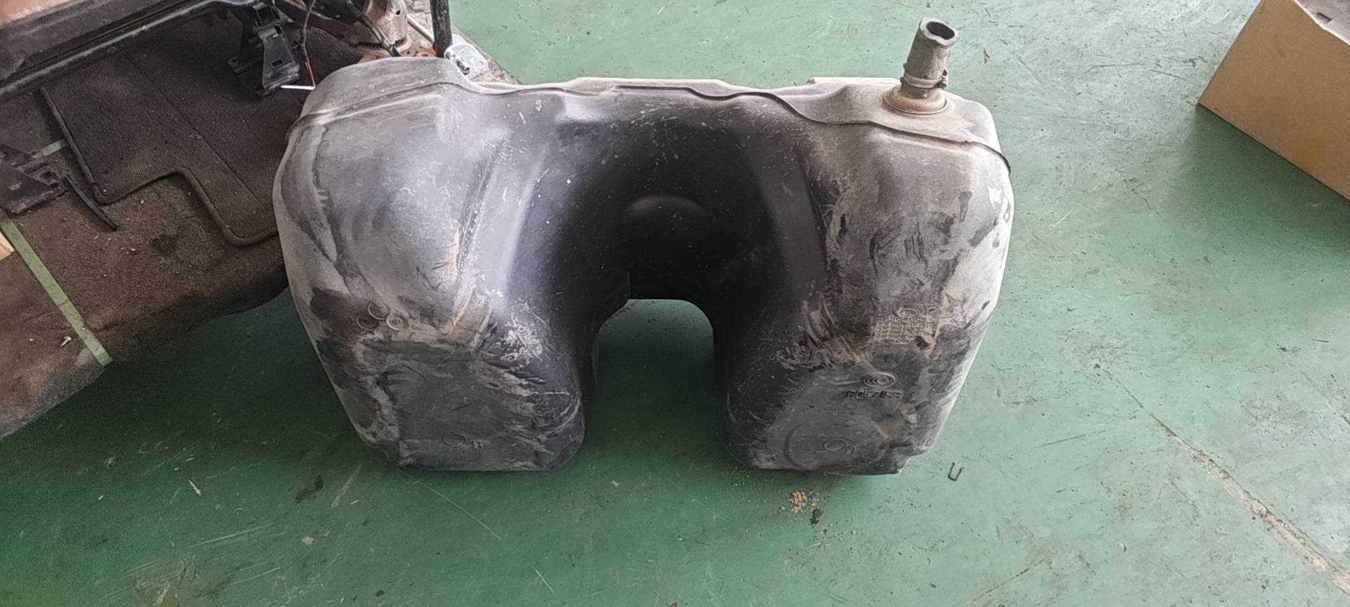 LR038603 Fuel Tank