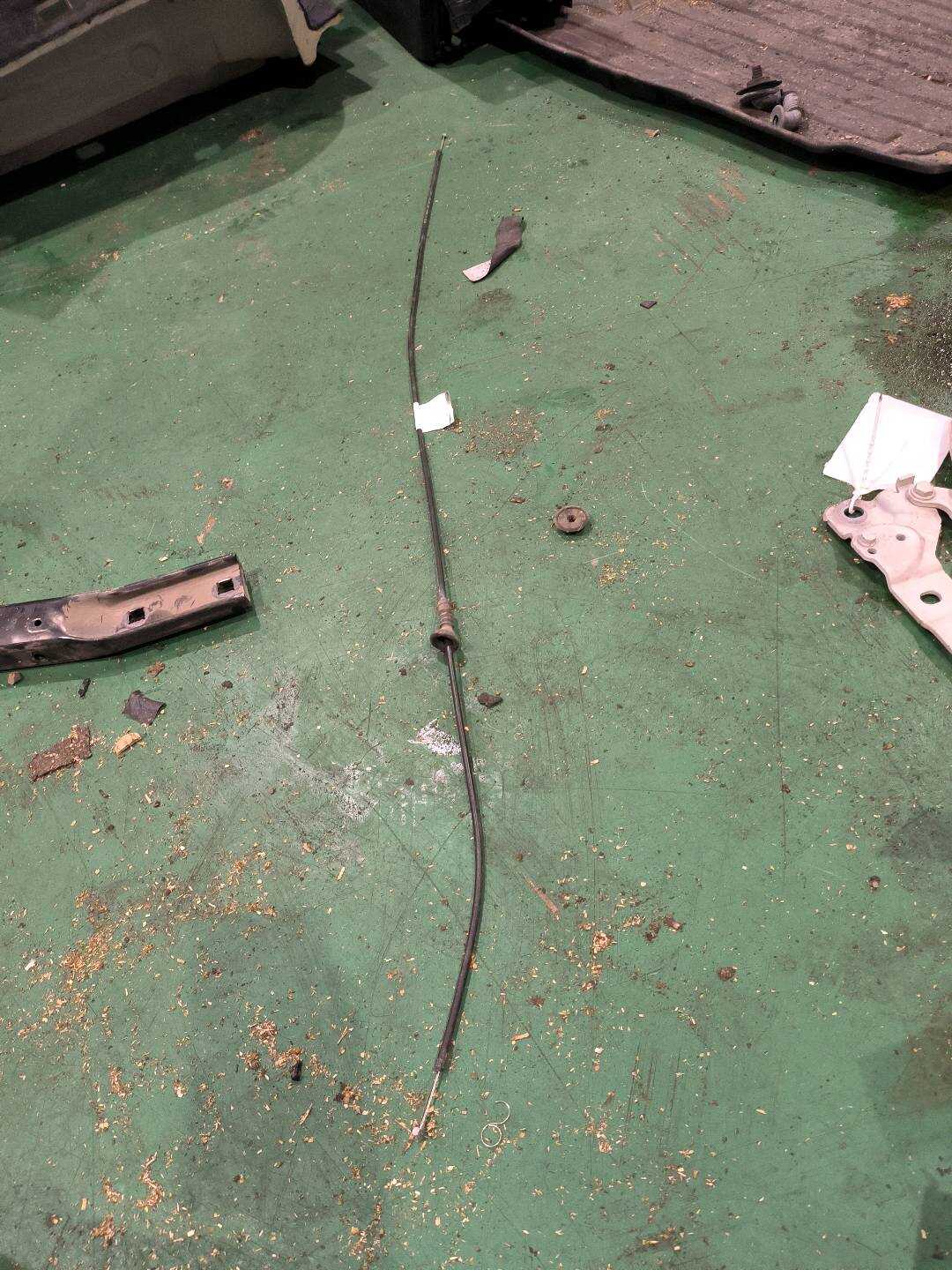51237255801 前机盖拉线(后)