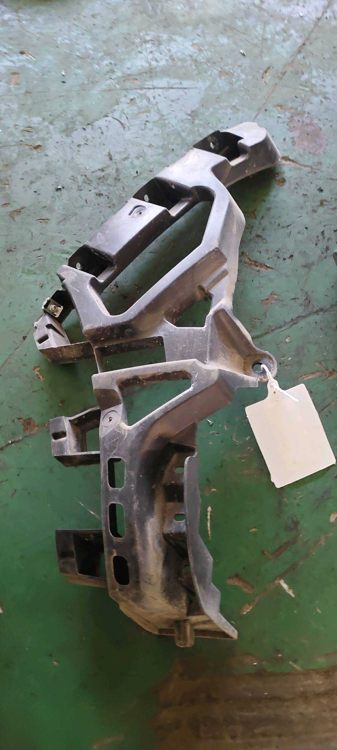 YL00568680 Rear Bumper Bracket, Left