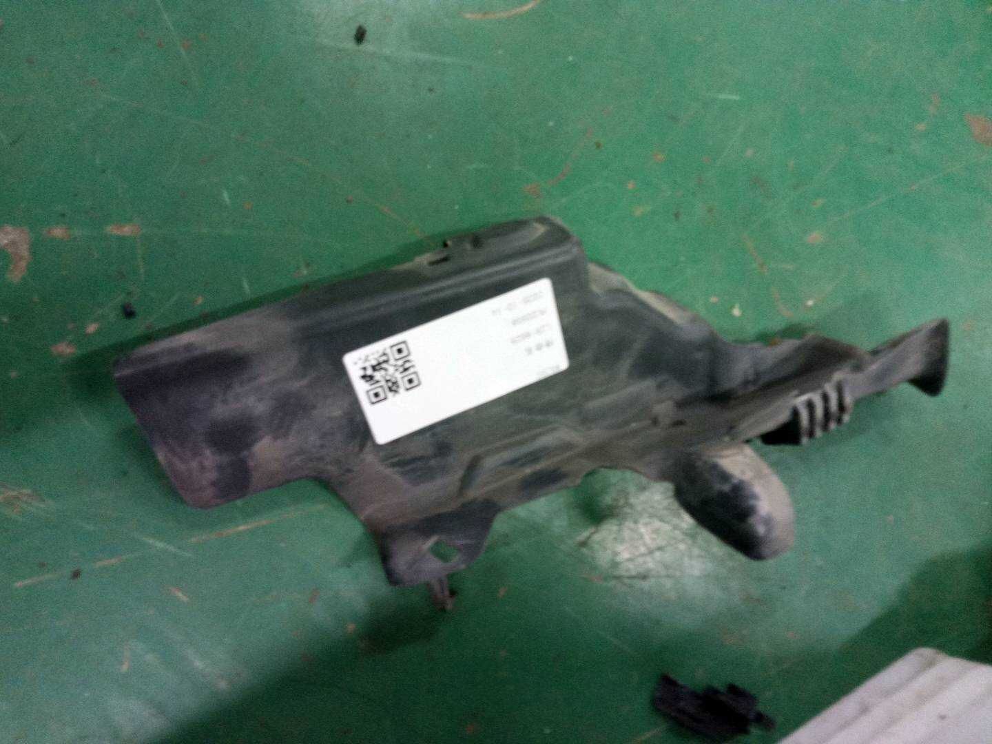 8E1837349 盖罩