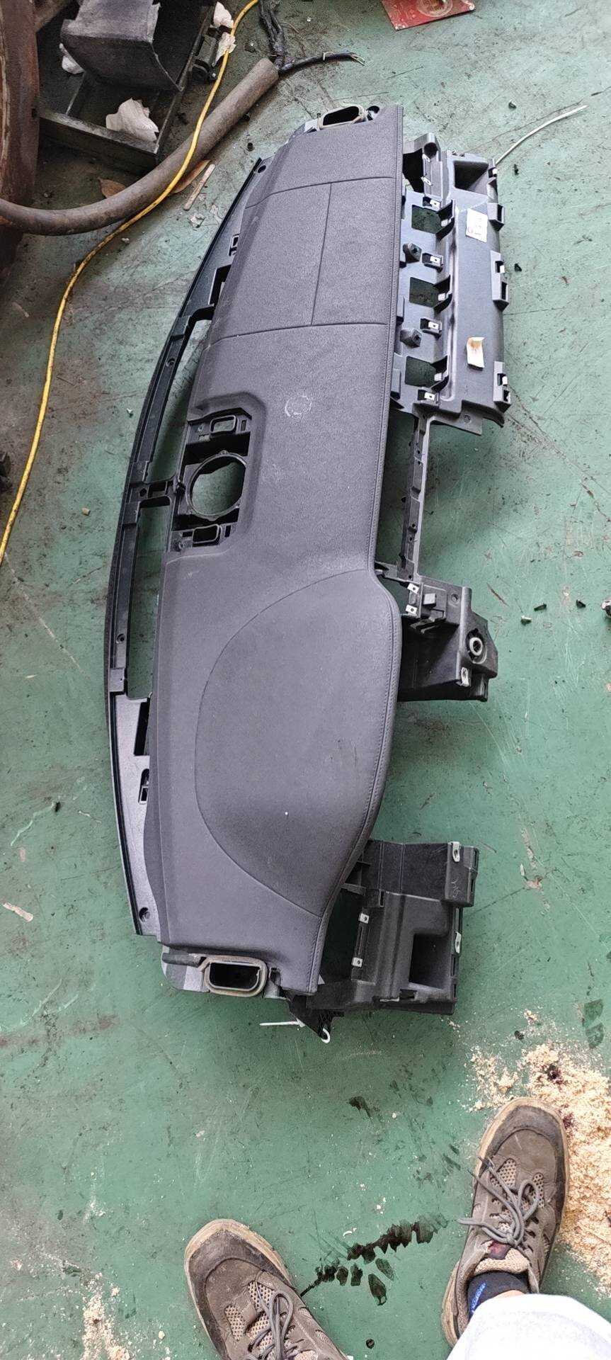 LR026369 仪表台壳