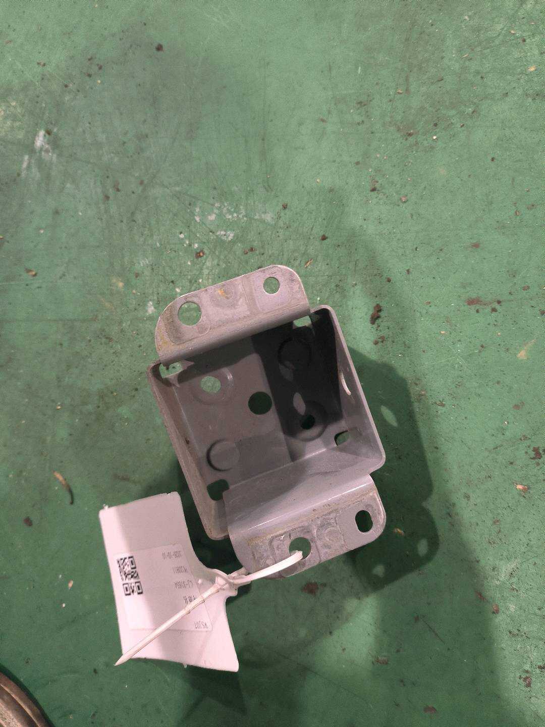 H52105URMH 后保险杠骨架支架(右)