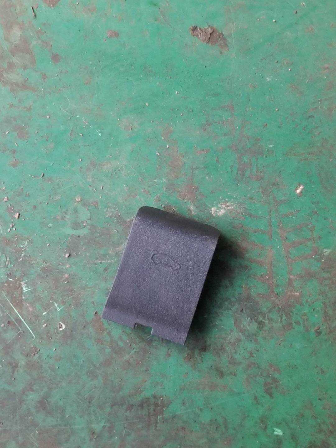 8U0867747 罩盖 应急解锁