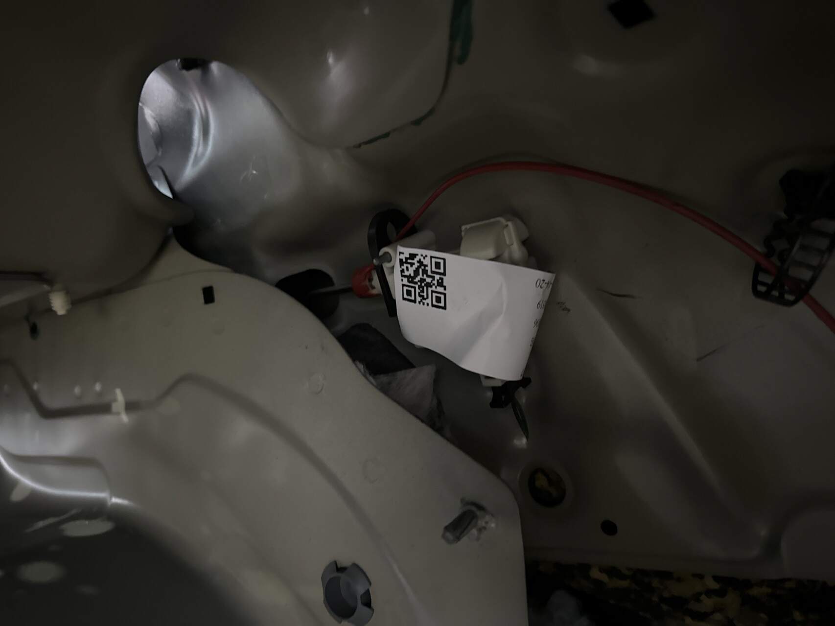4F0862153 燃油箱门开启执行器