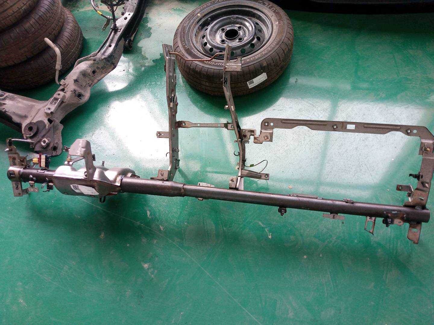 KG844102F050 Dashboard Frame