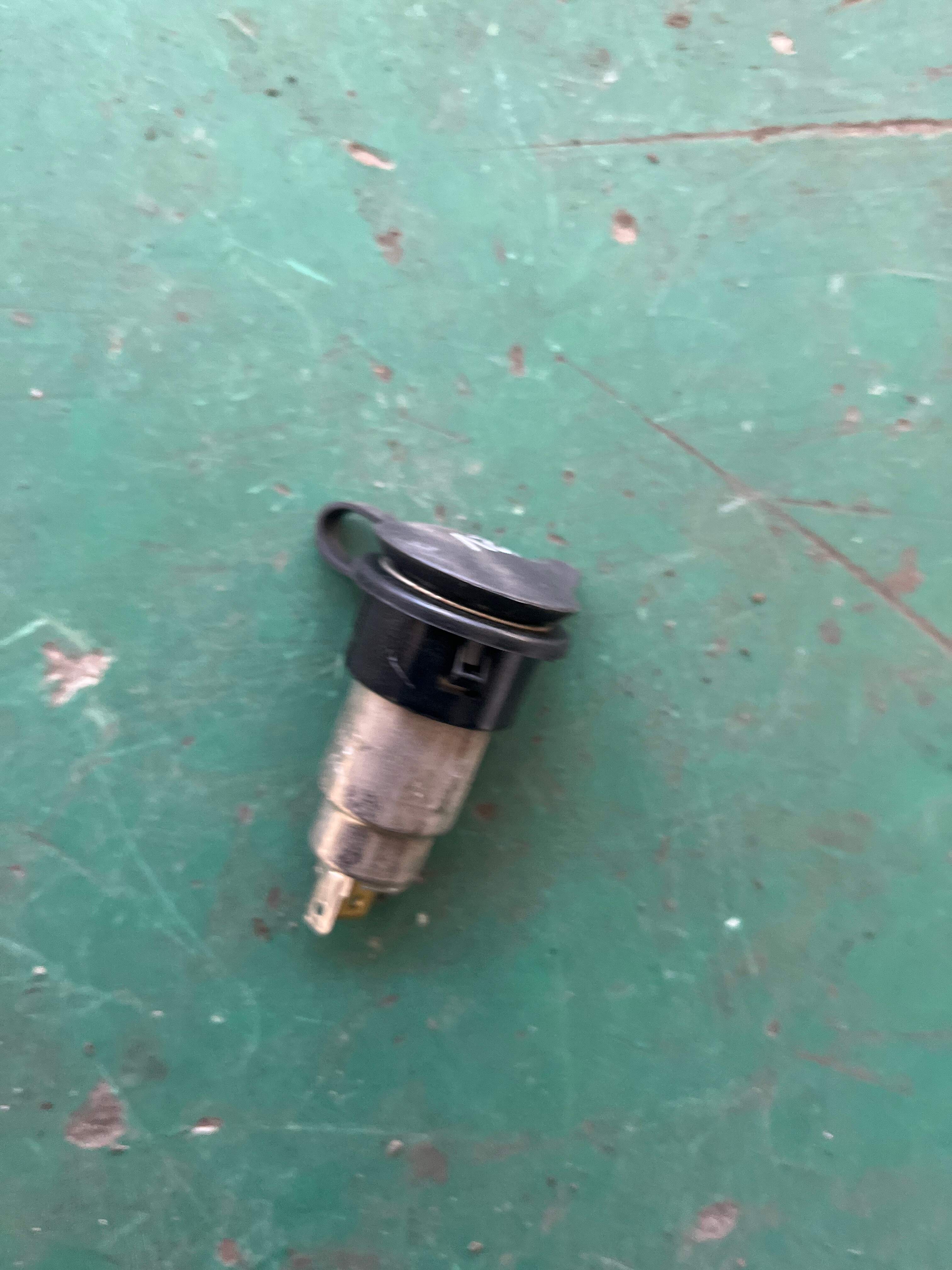 LR007412 Cigarette Lighter Base