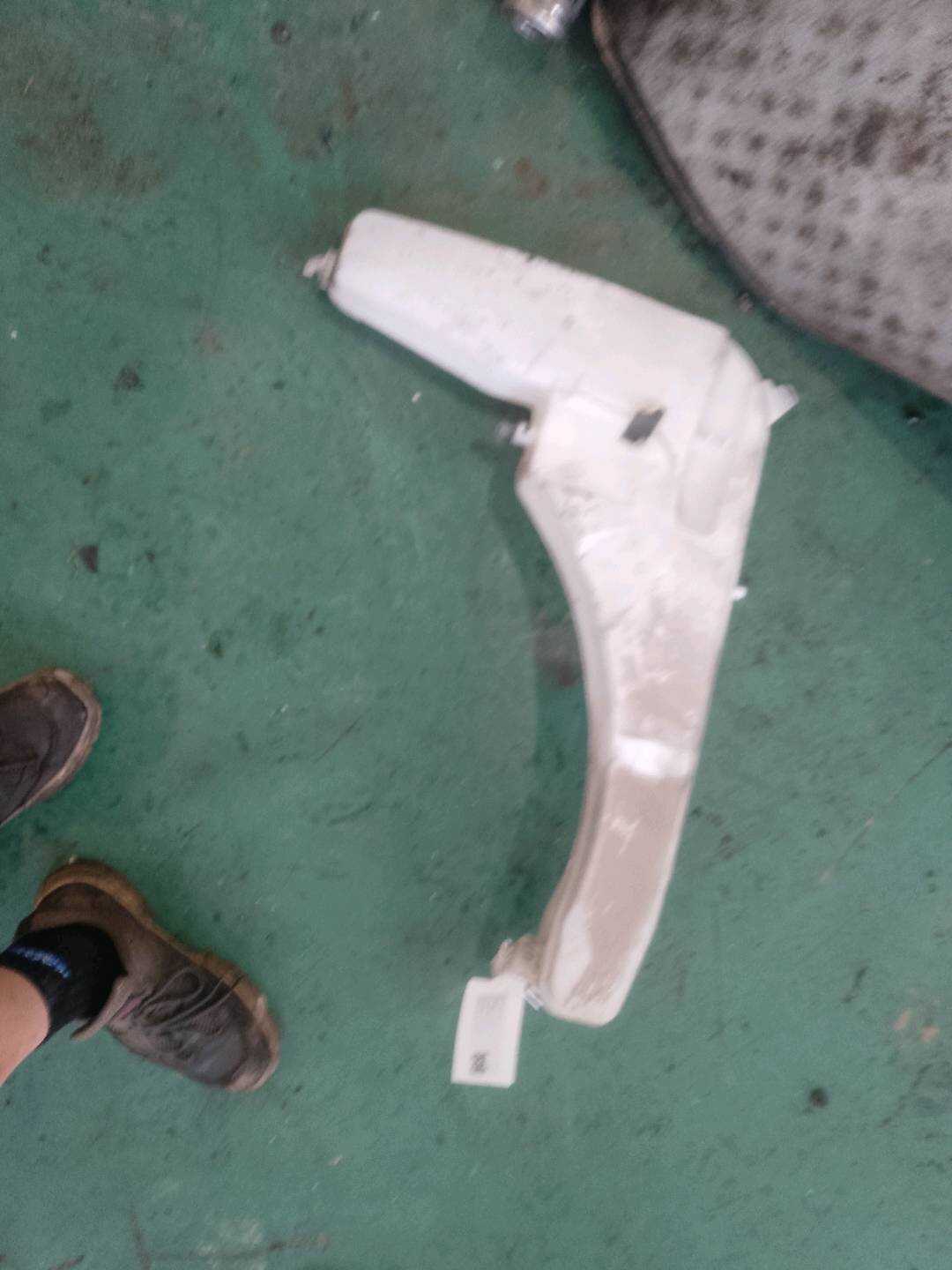61667255827 Front Windshield Washer Reservoir