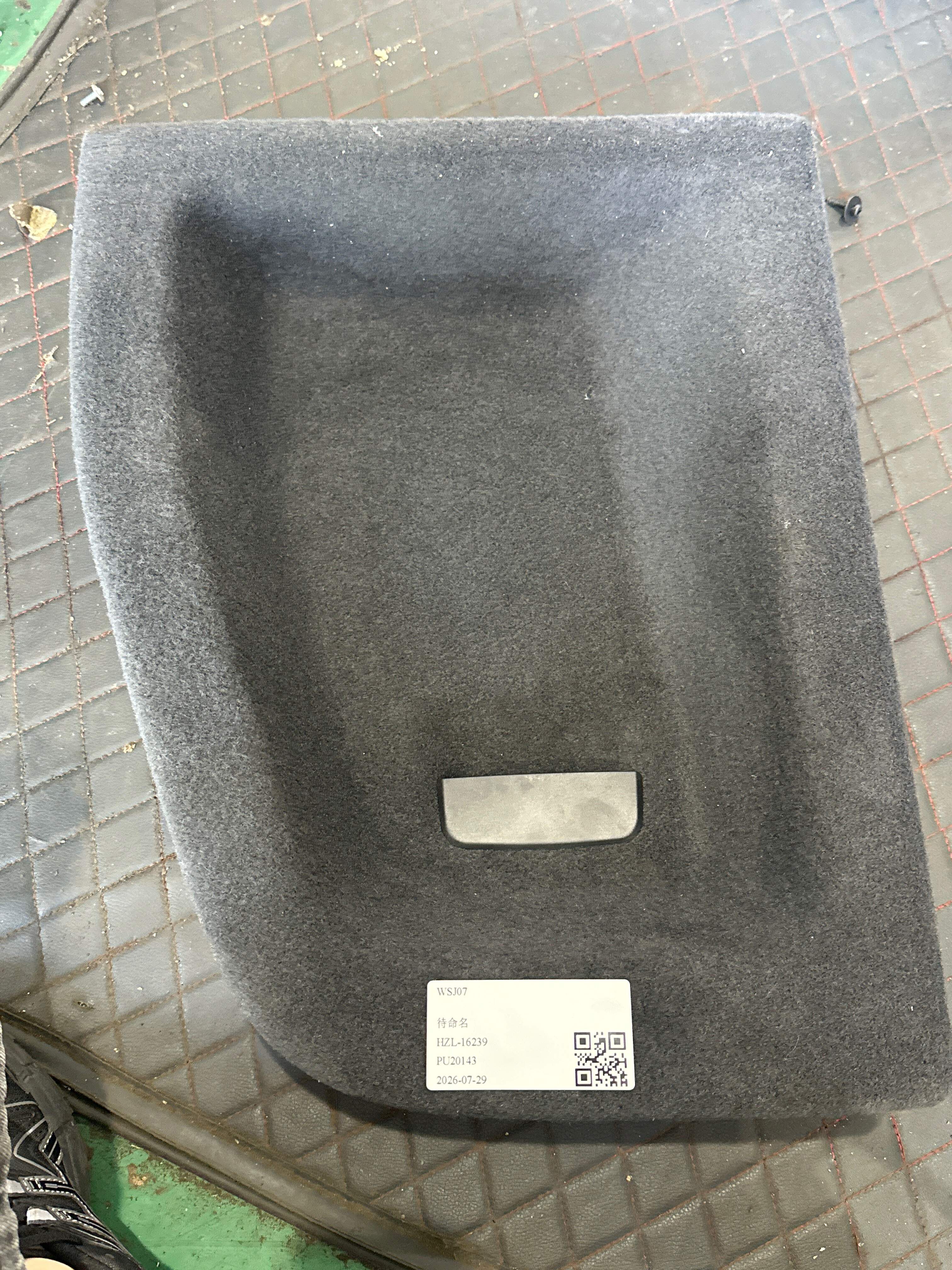 51477481911 行李箱饰板(左后)