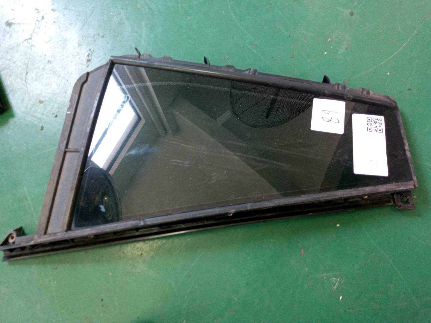 51357388834 后门三角窗玻璃(右)