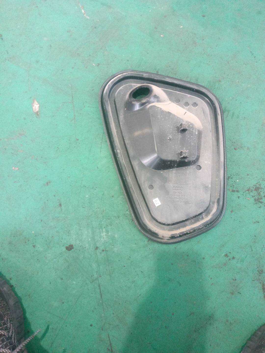L8WD839916 Rear Door Inner Panel Cover, Right