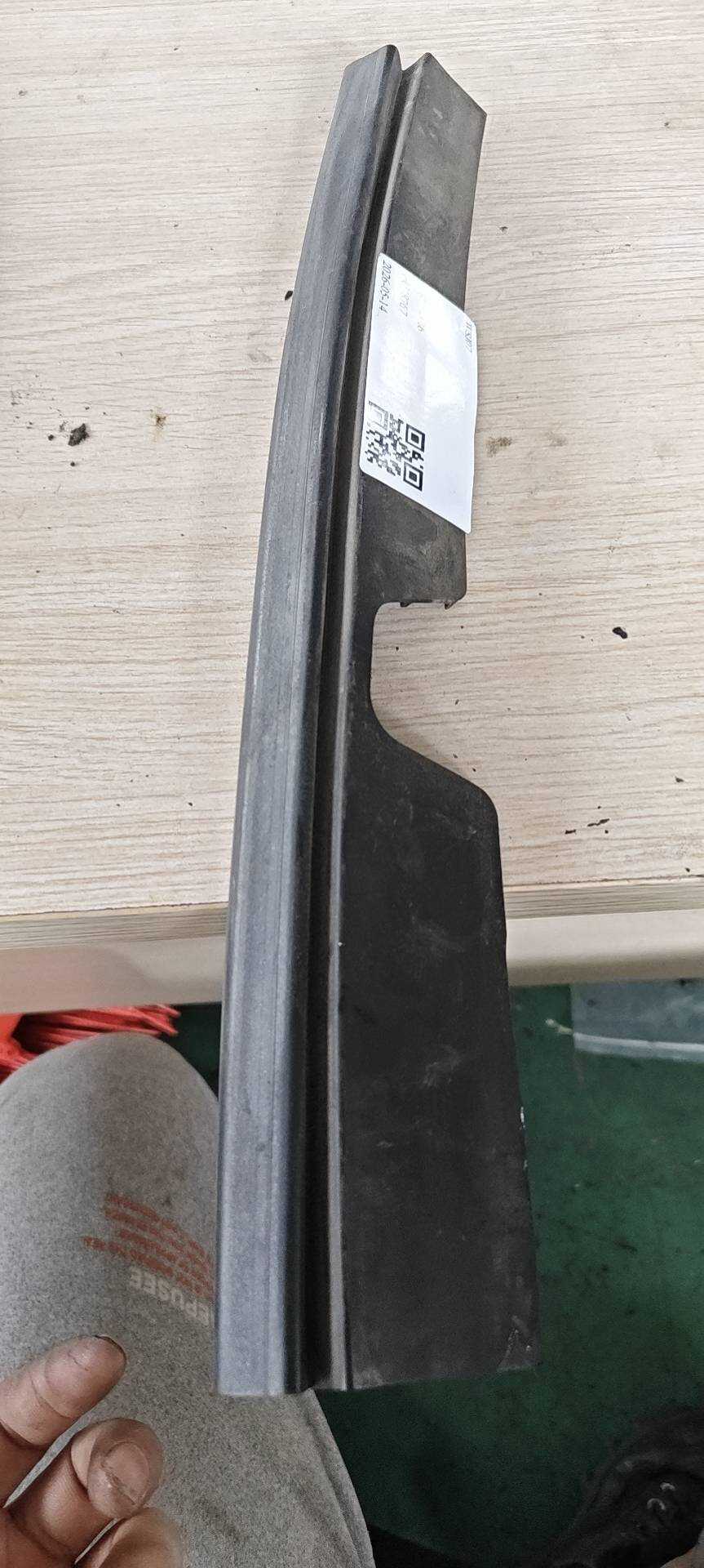 533880R020 前叶子板密封胶条(右)