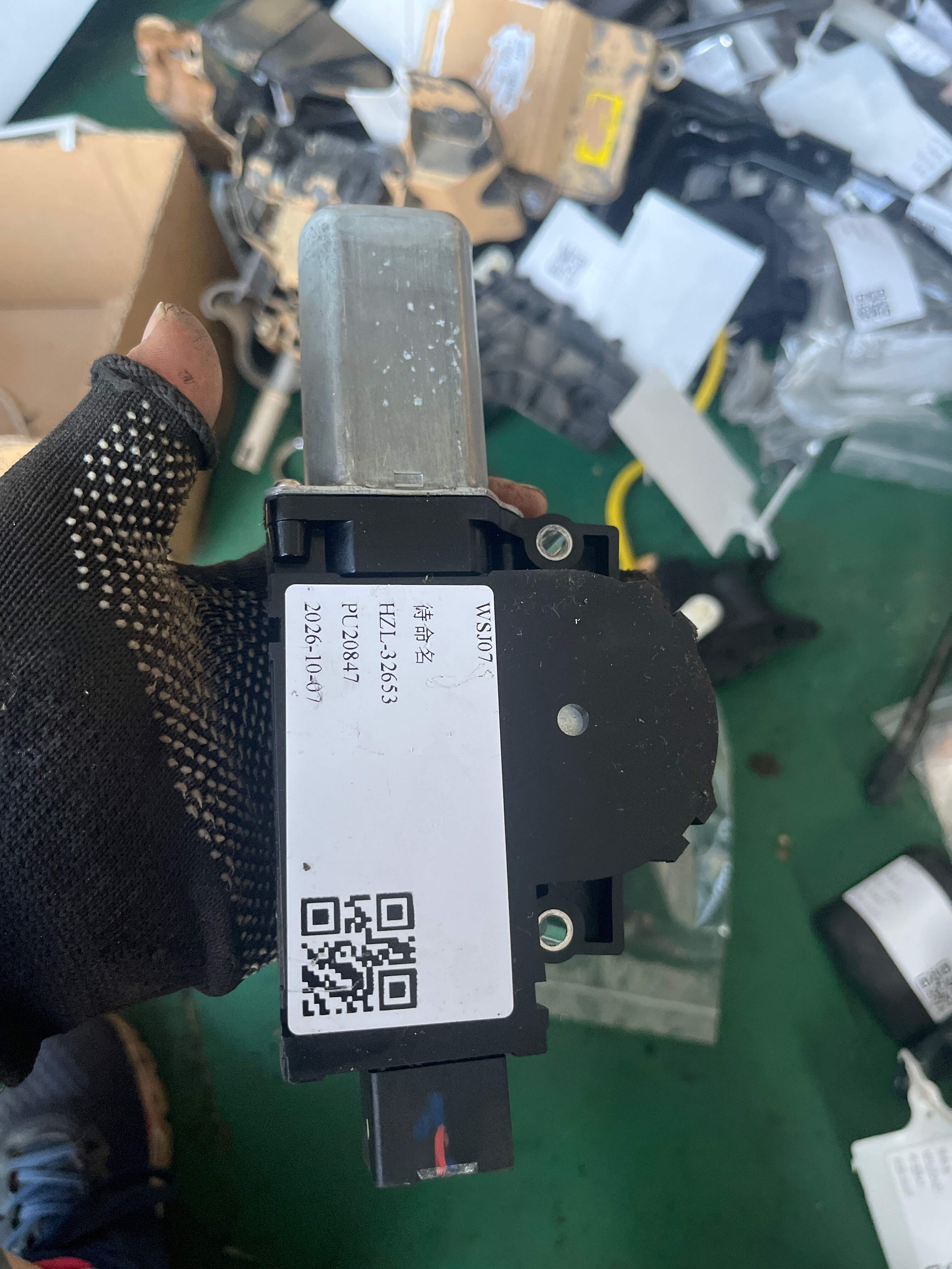 MEH3711100 Sunroof Control Motor Assembly