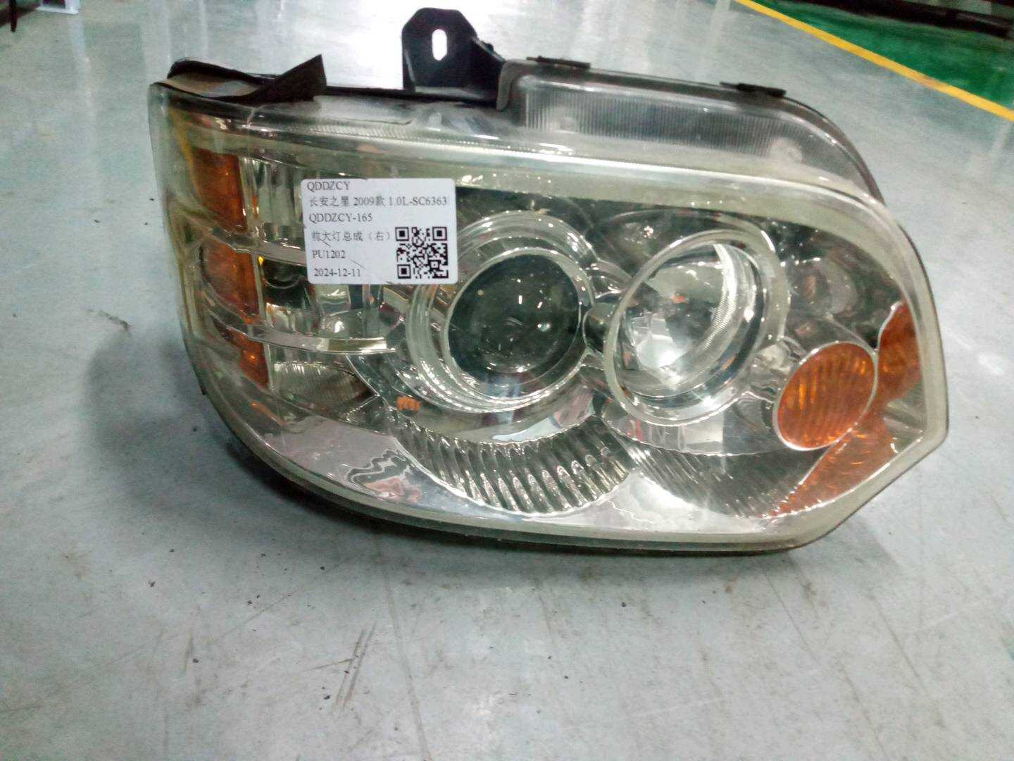 377202007 Front Headlight Assembly, Right