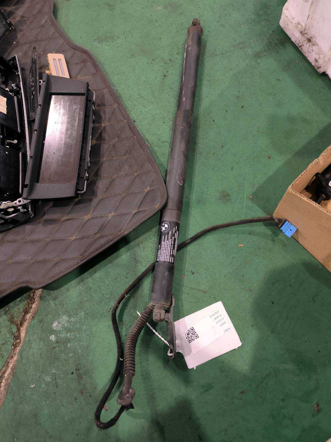 51247232004 Trunk Lid Strut, Right