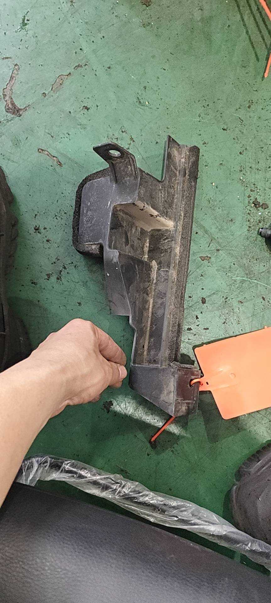 MEH5302320 散热器右上导流板总成