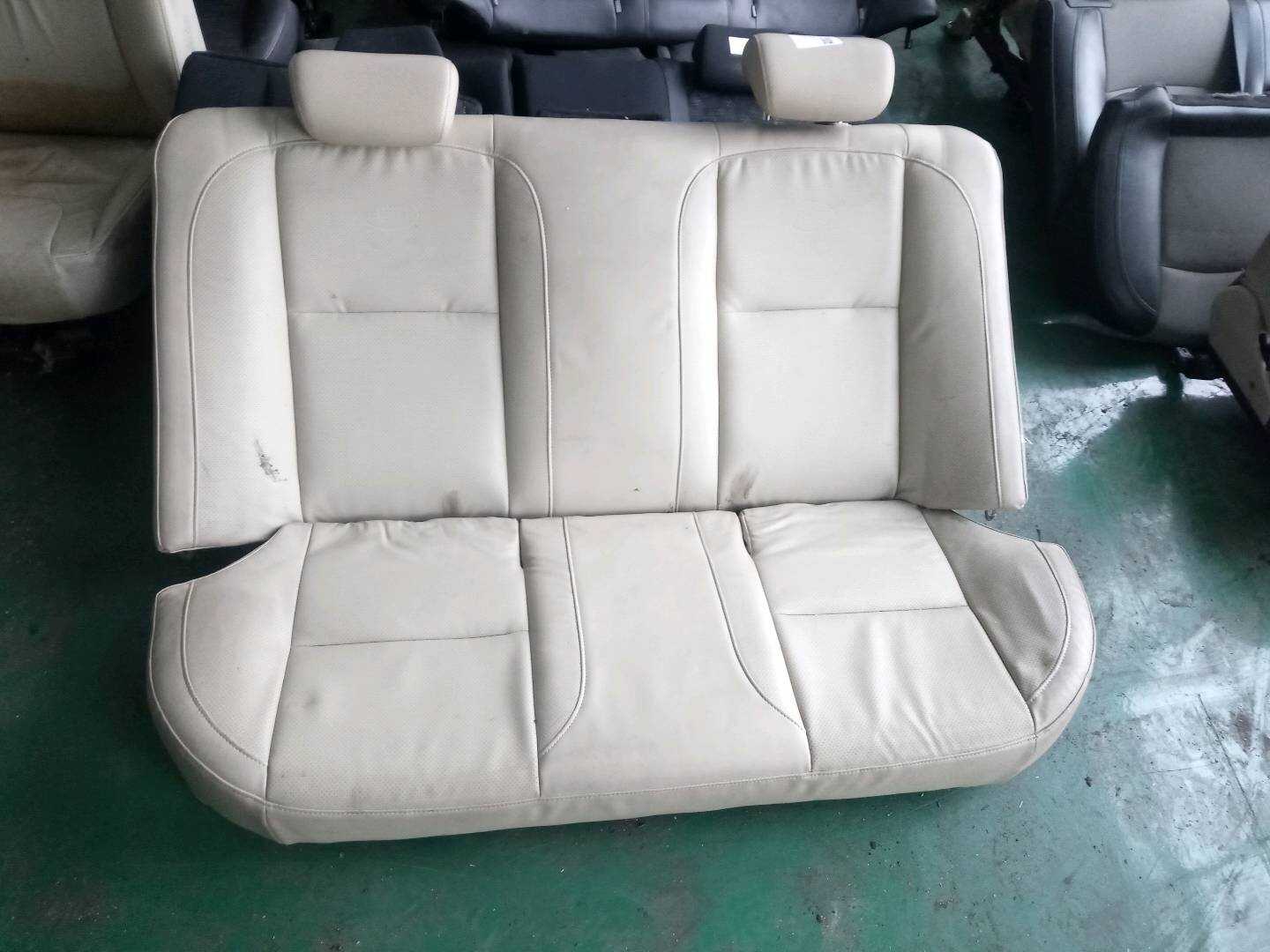 1118282800 后座椅底座软垫