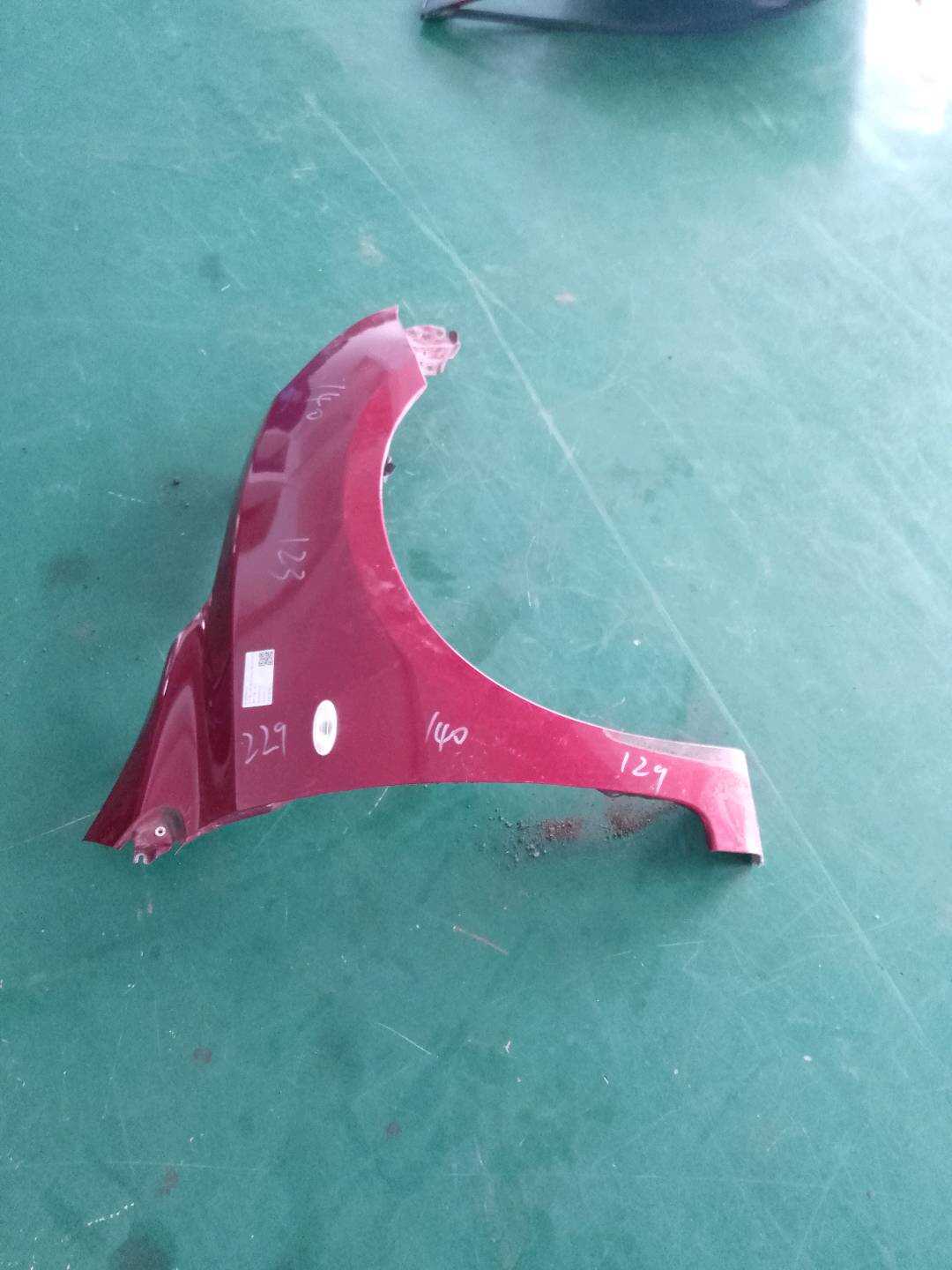 F31003DNMA Front Fender, Right