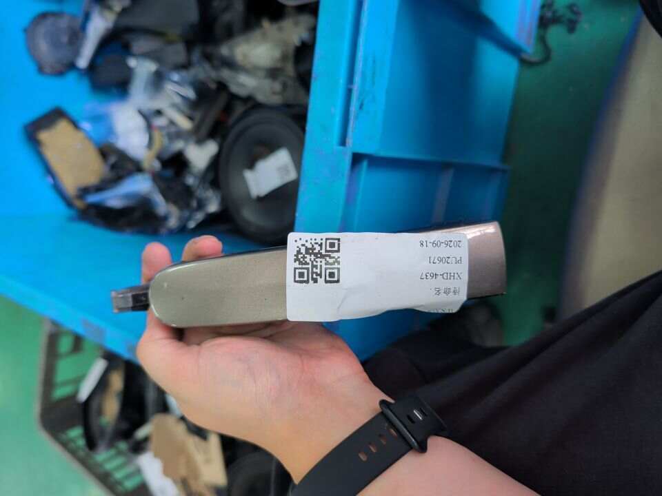 18G837207A 前门外拉手(左)
