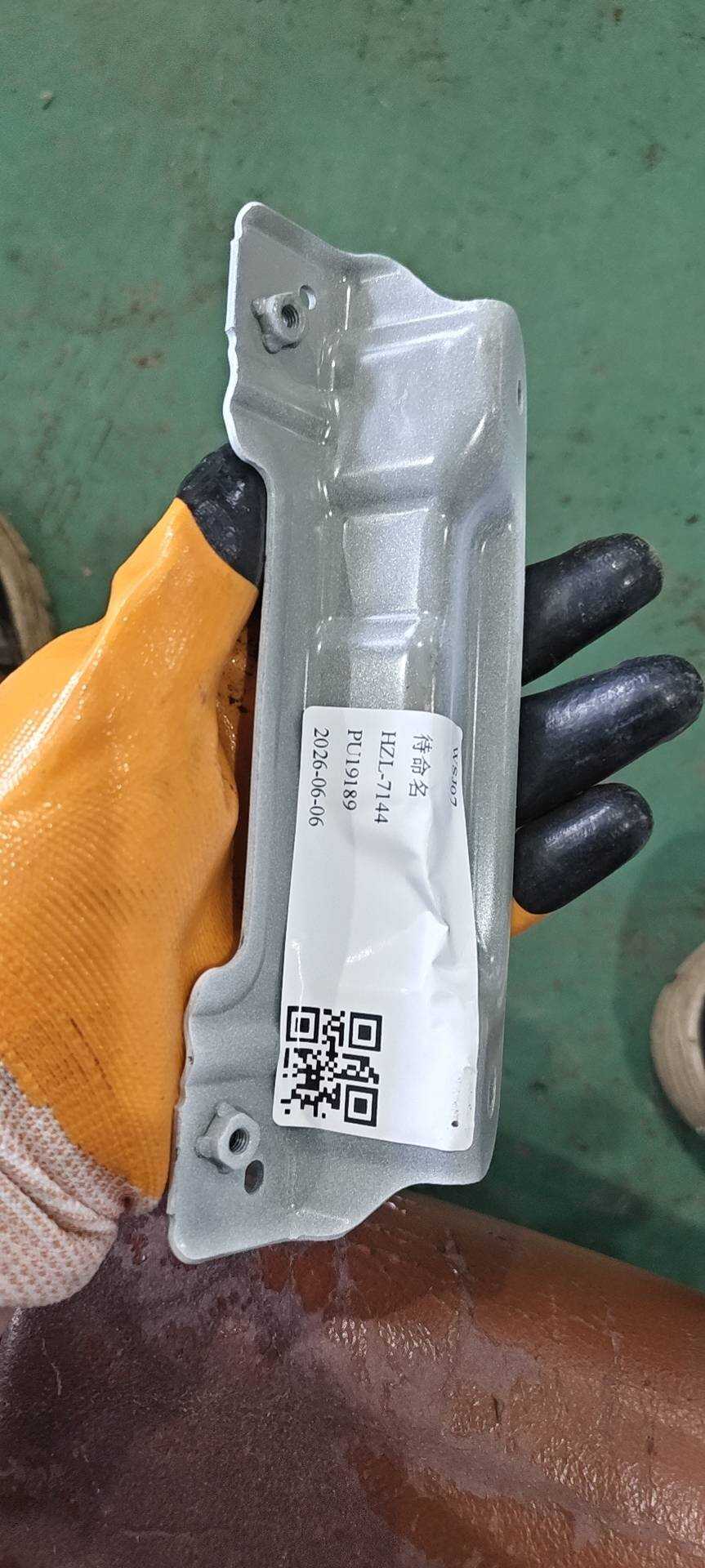 1012039157 行李架右后支架总成