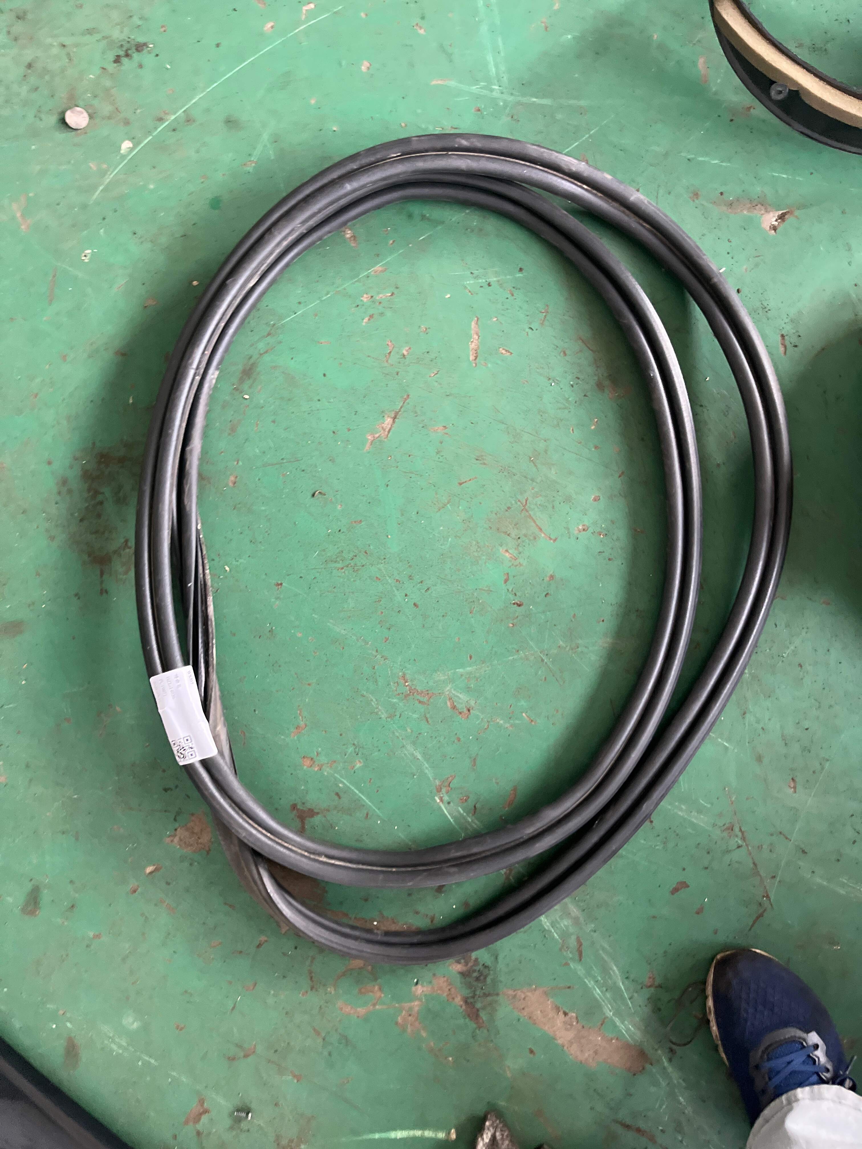 LR044663 Trunk Lid Seal Strip