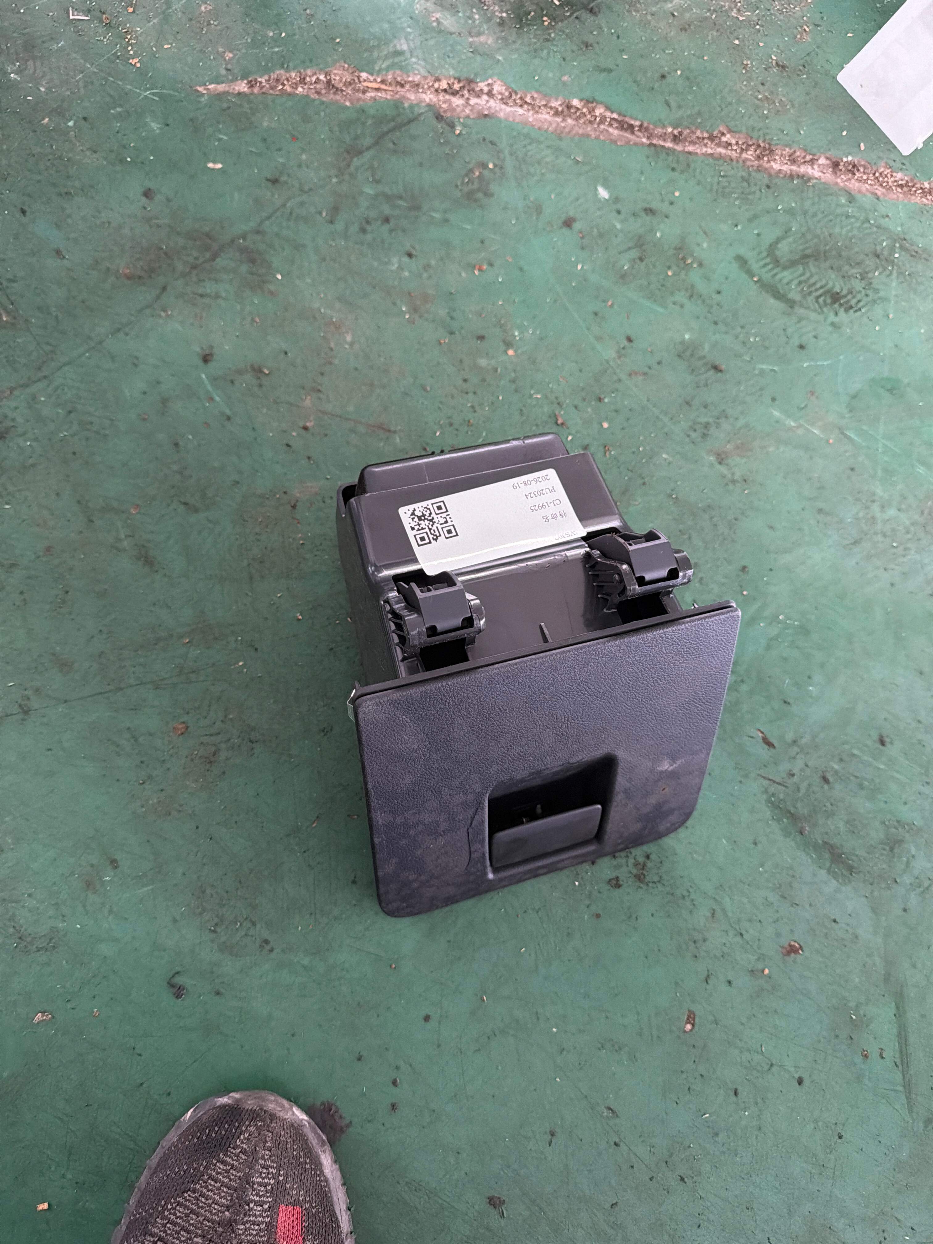 51456817892 仪表台杂物箱（左）