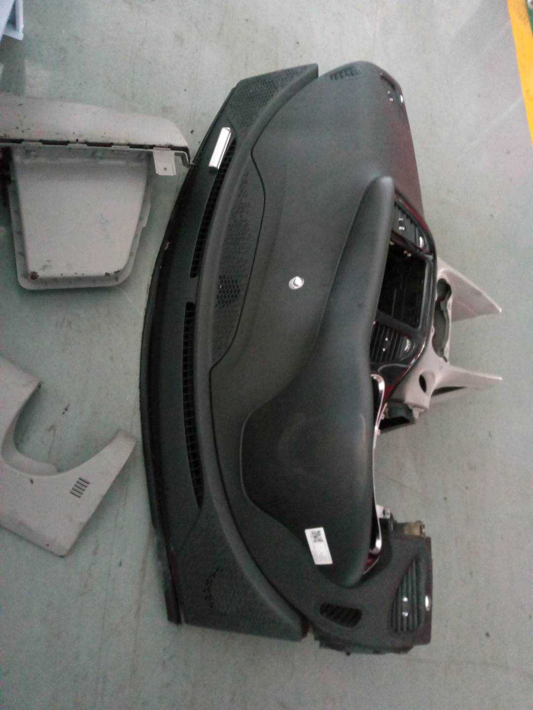 735567980 仪表台壳