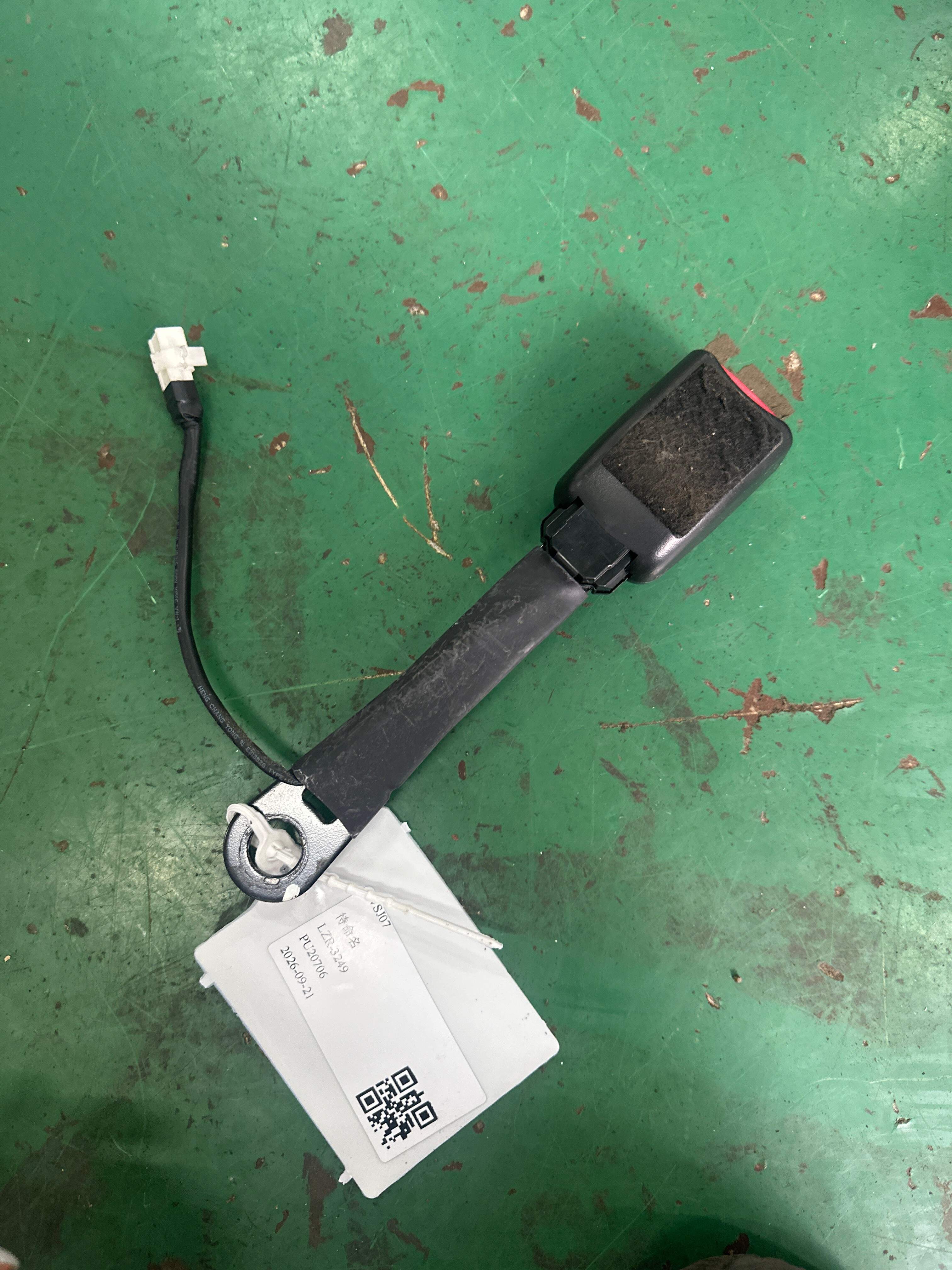 SCEA5811040 右前安全带带扣总成