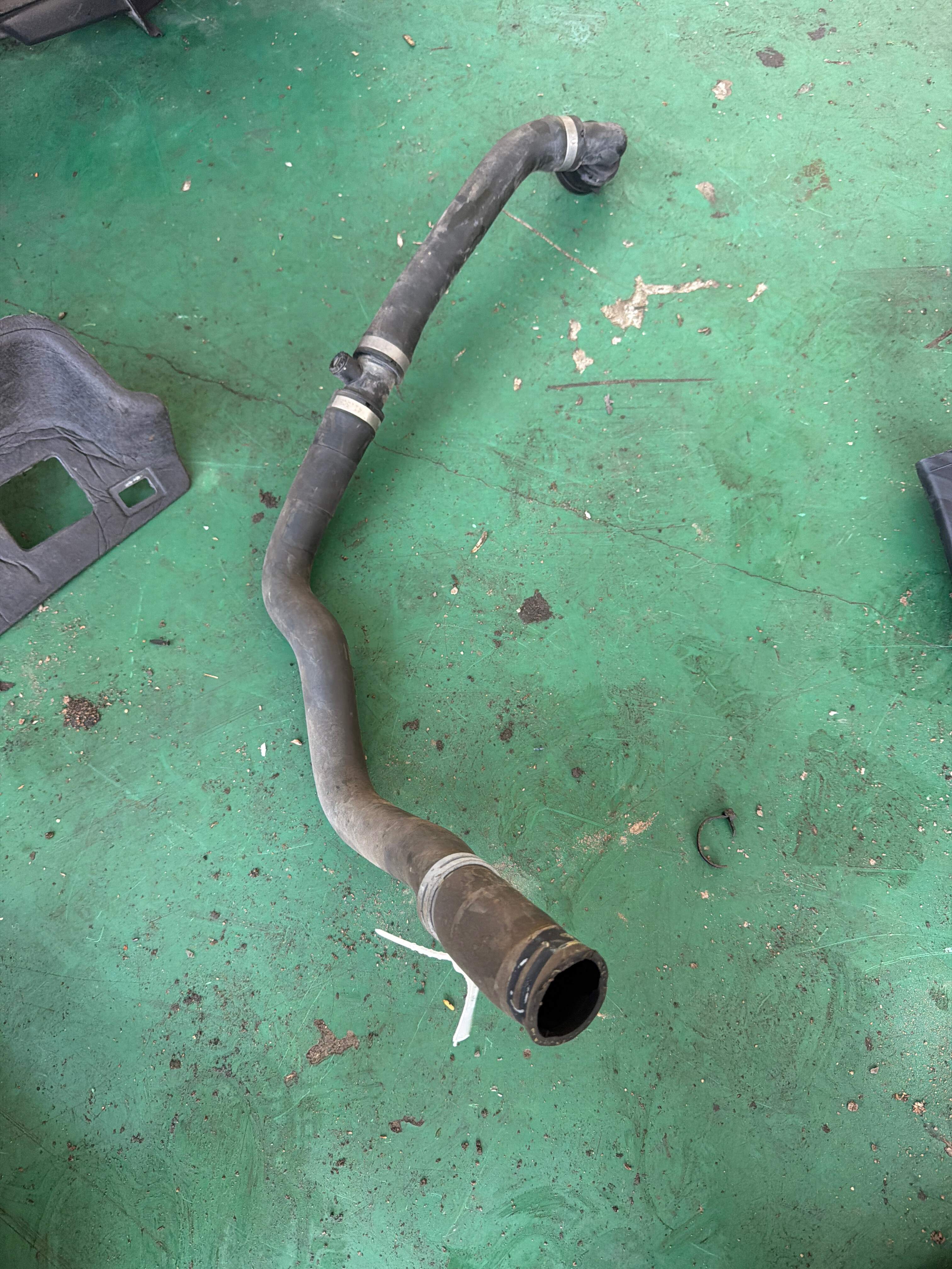 LR032347 Radiator Inlet Hose