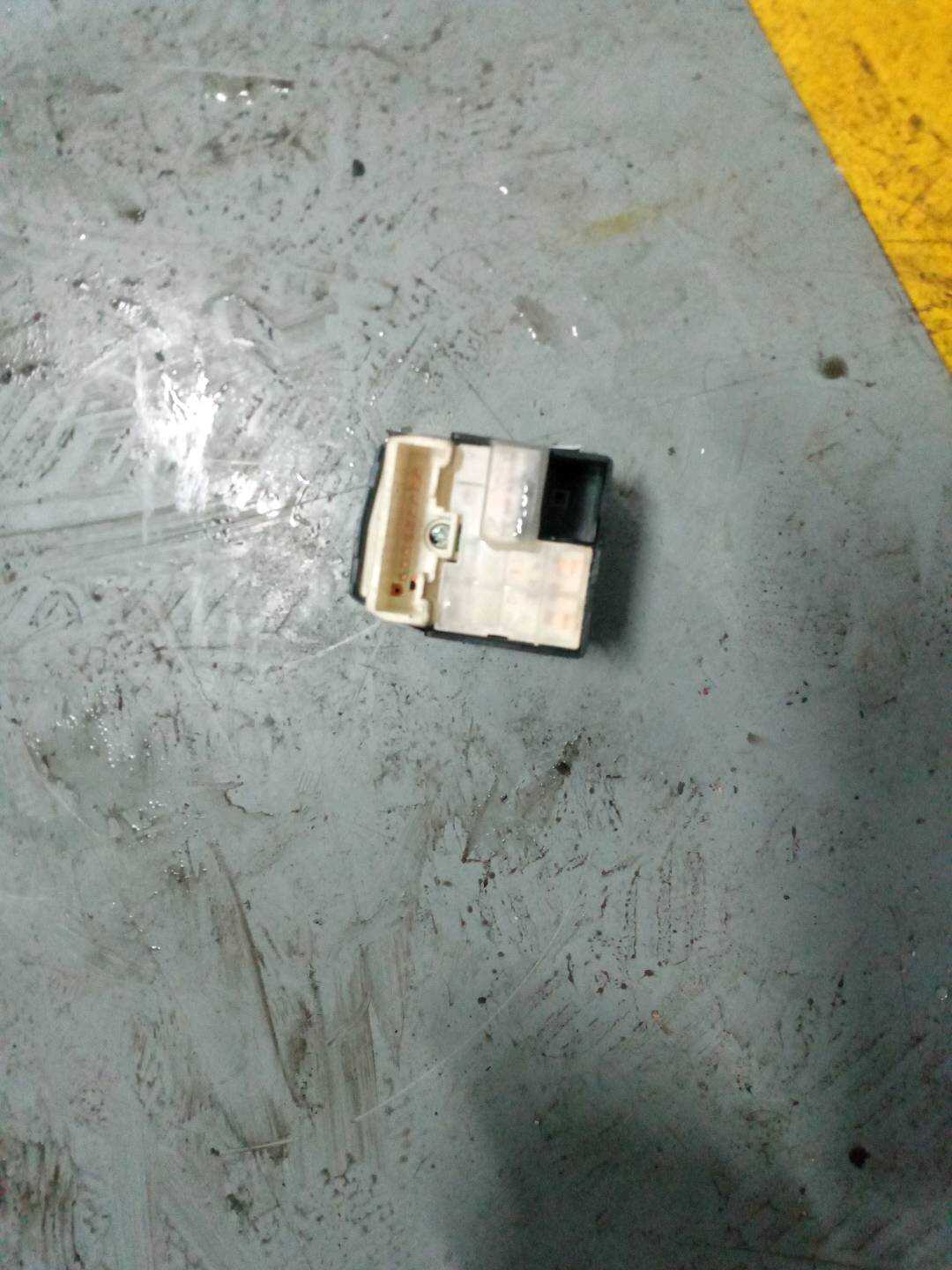 F33782100 倒车镜调整开关