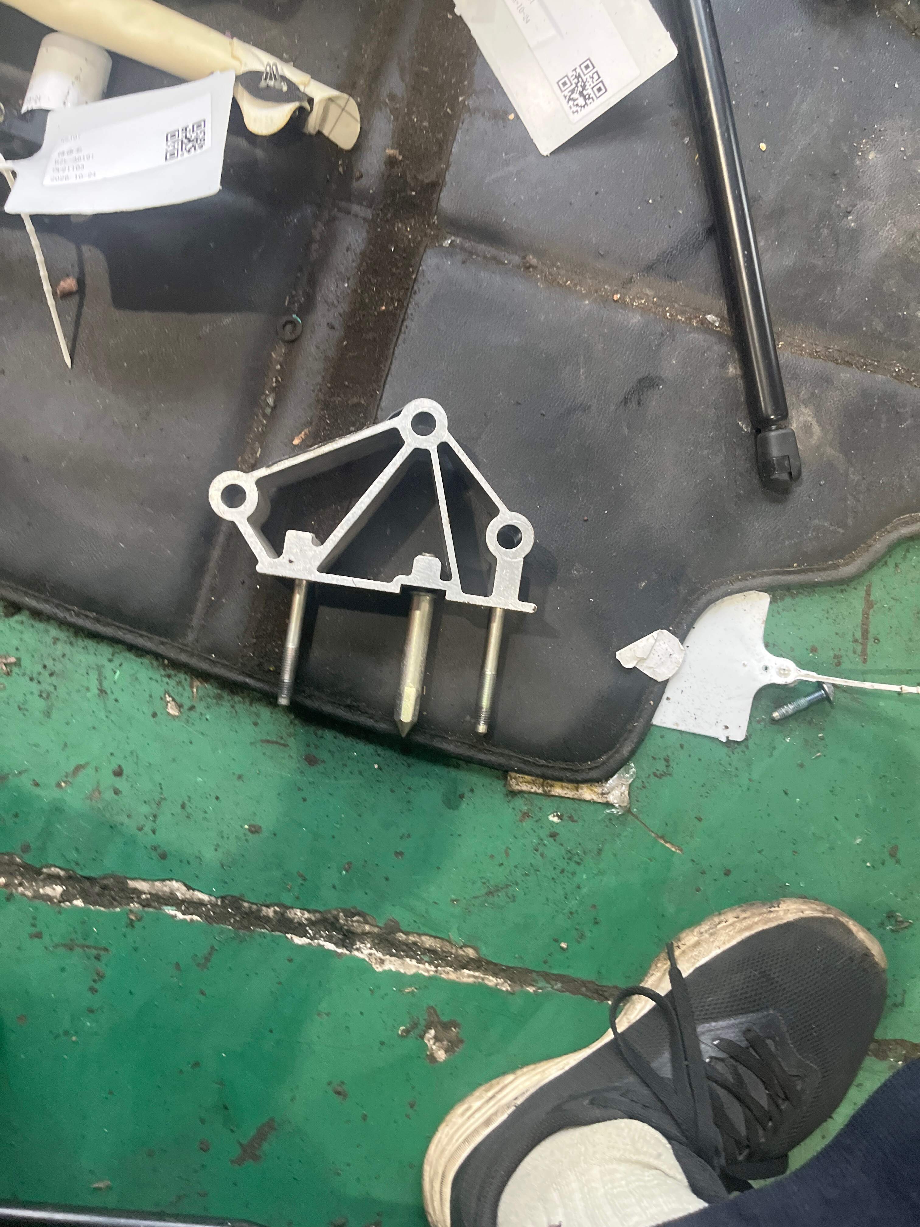 1K1857021D Dashboard Frame Bracket, Left