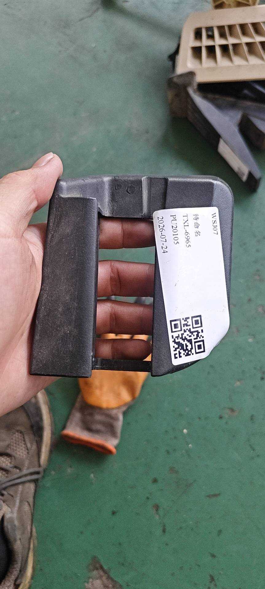 A16491944209051 内前侧,右侧护盖