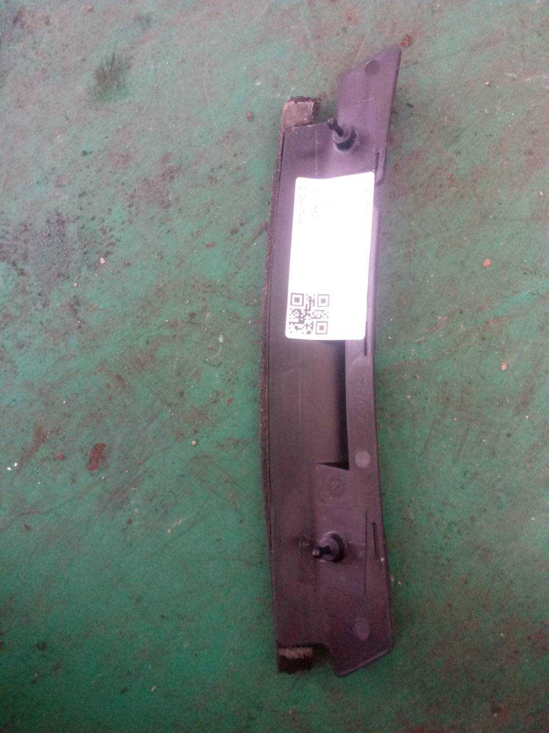 51487075627 Front Bulkhead Insulation Retainer, Left