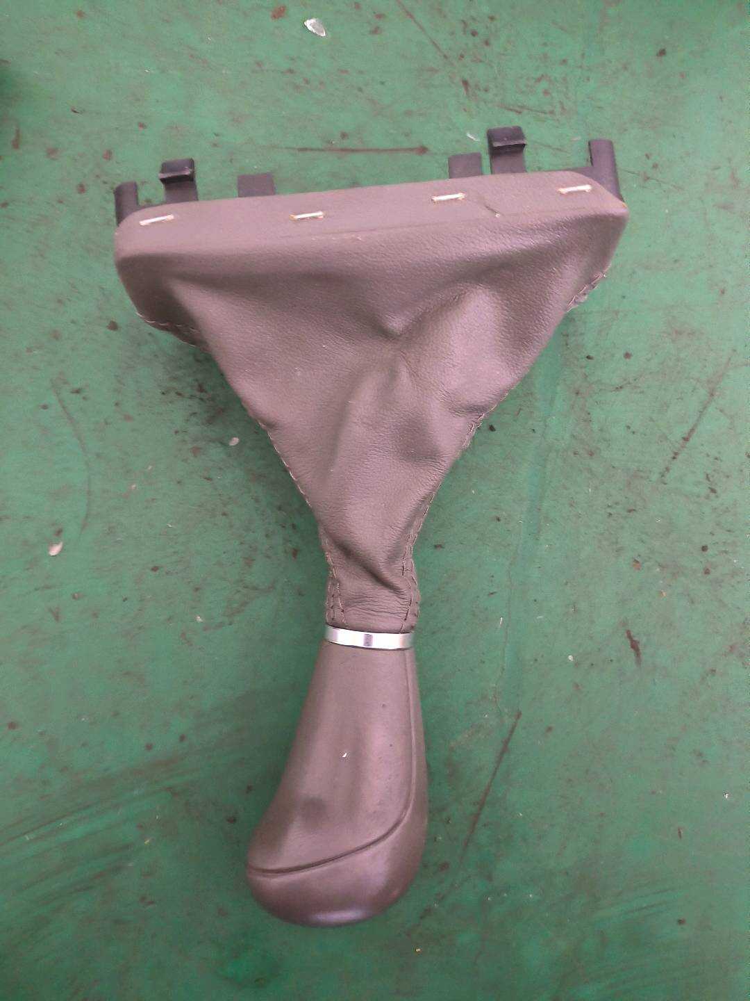 8KD713139A 变速器换档杆手柄
