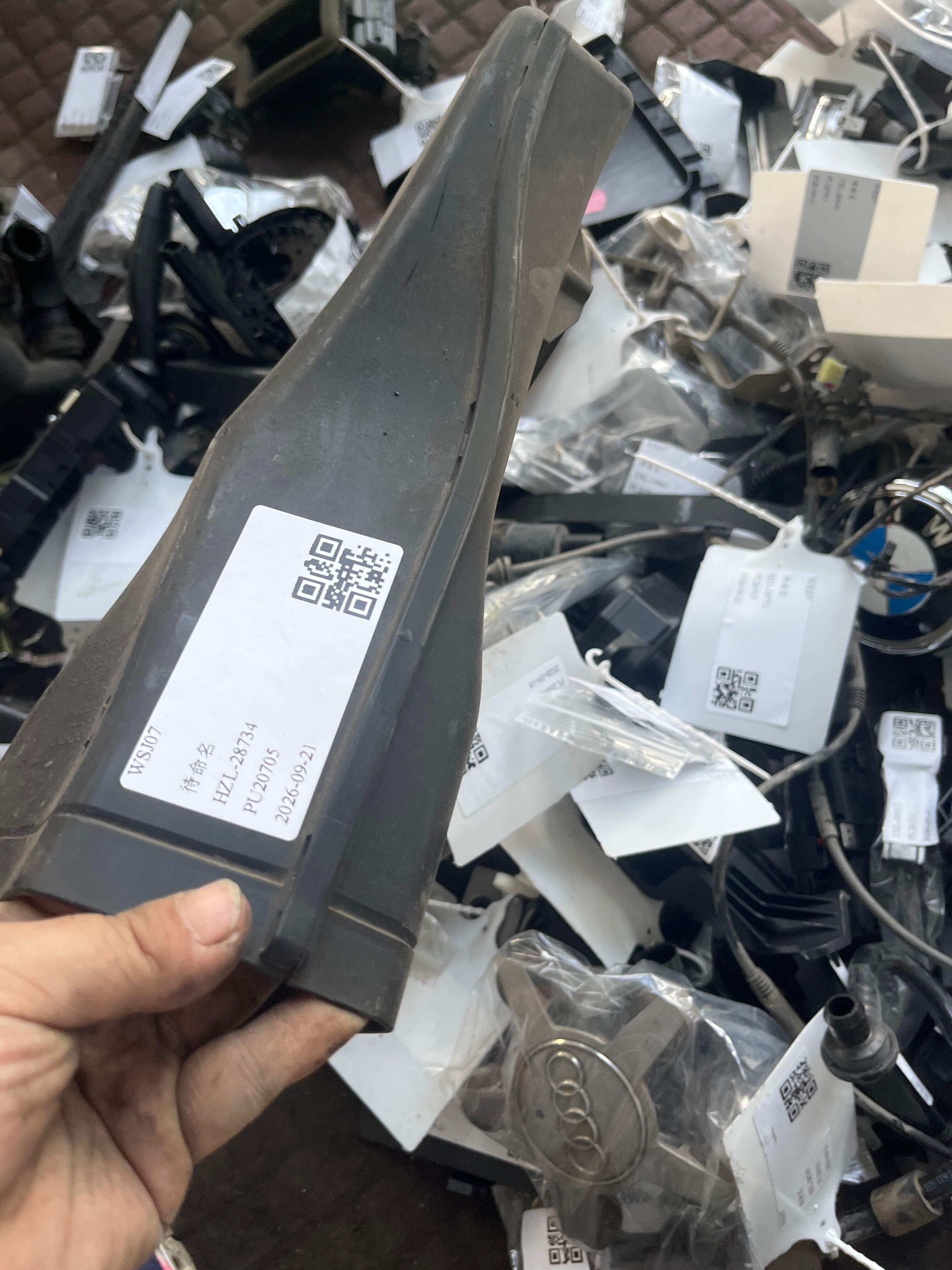 4F0129521B 进气接管