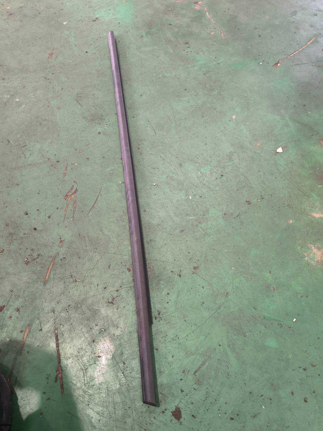 51G837477 前门玻璃压条(左外)